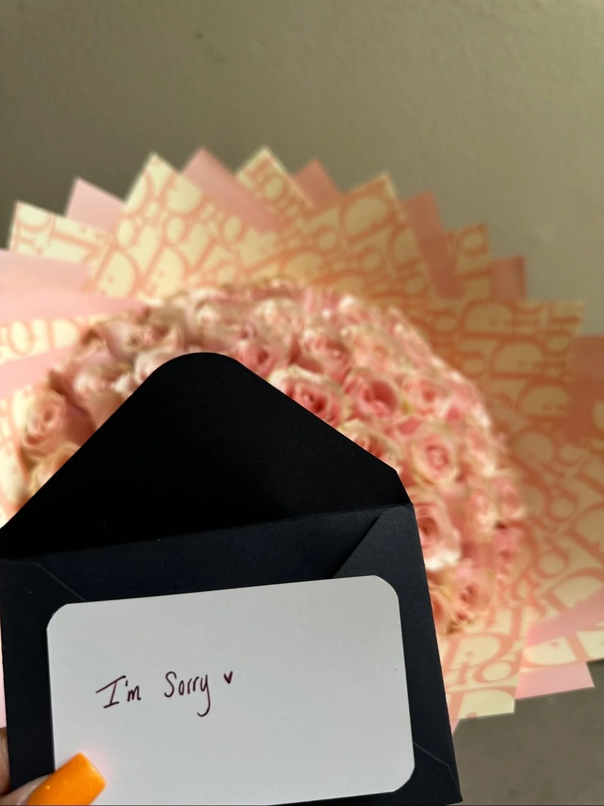 Studies show you have a higher chance of forgiveness with @444florals 🤭😂

Details:

-Initial Bouquet 
-50 Light Pink Roses
-Letter N
-Light Pink Dior Wrap

Click the link in my bio to place your order💐