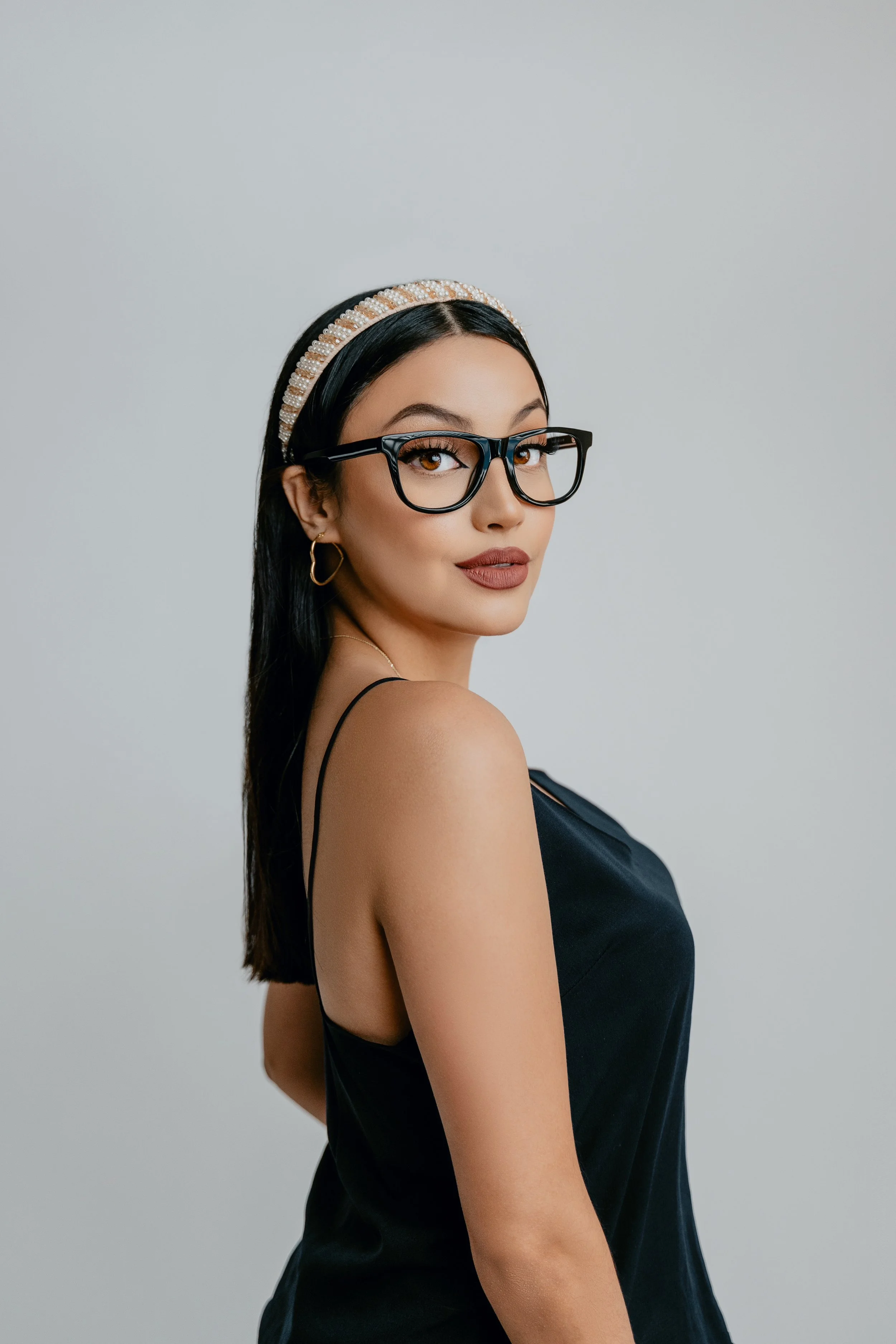 model-glasses-makeup.jpg