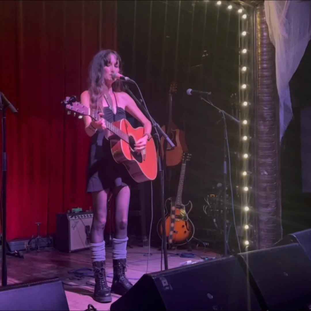 @mariataylor1111 live last night at @union_pool  in Brooklyn performing &ldquo;Sorry I Was Yours,&rdquo; a song she wrote with @conoroberst.

Video and photos from an unforgettable night on her Fall 2025 Tour.

#MariaTaylor #ConorOberst #MillionStars