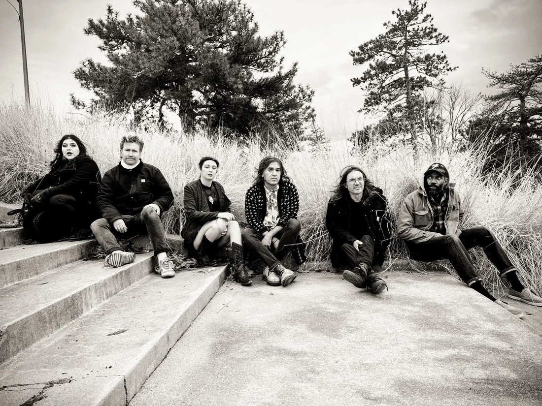 Las Cruxes Shares New Single "Frio"