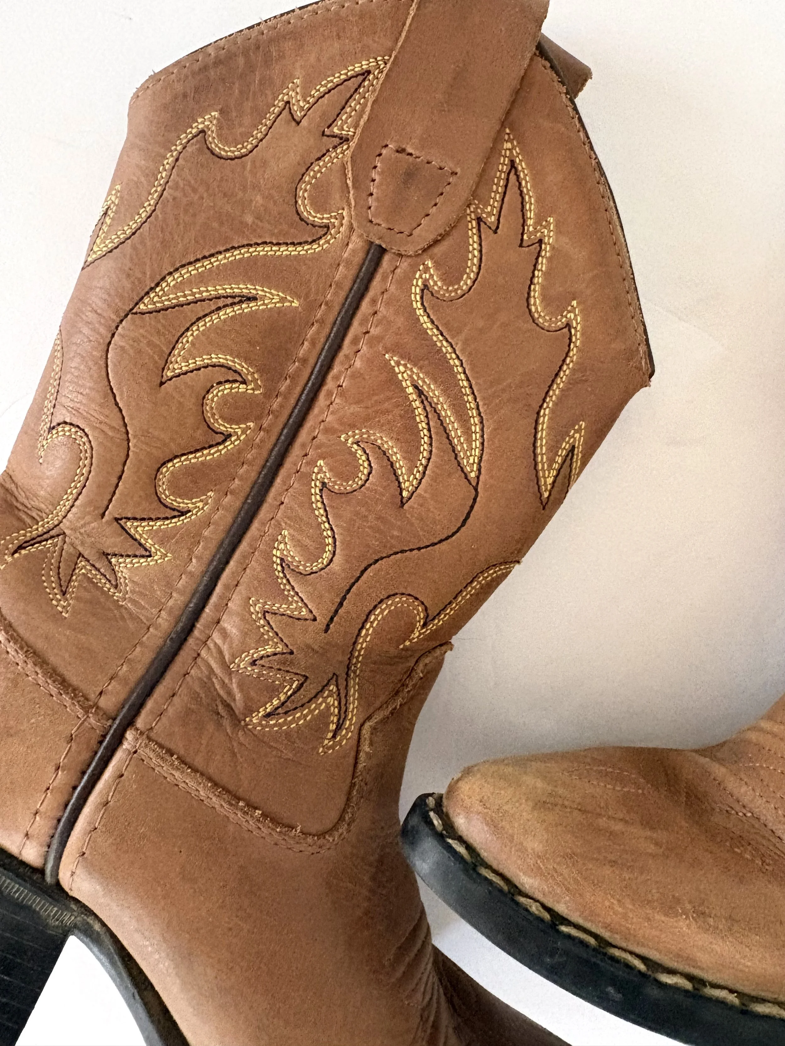 VINTAGE BROWN LEATHER COWBOY BOOTS