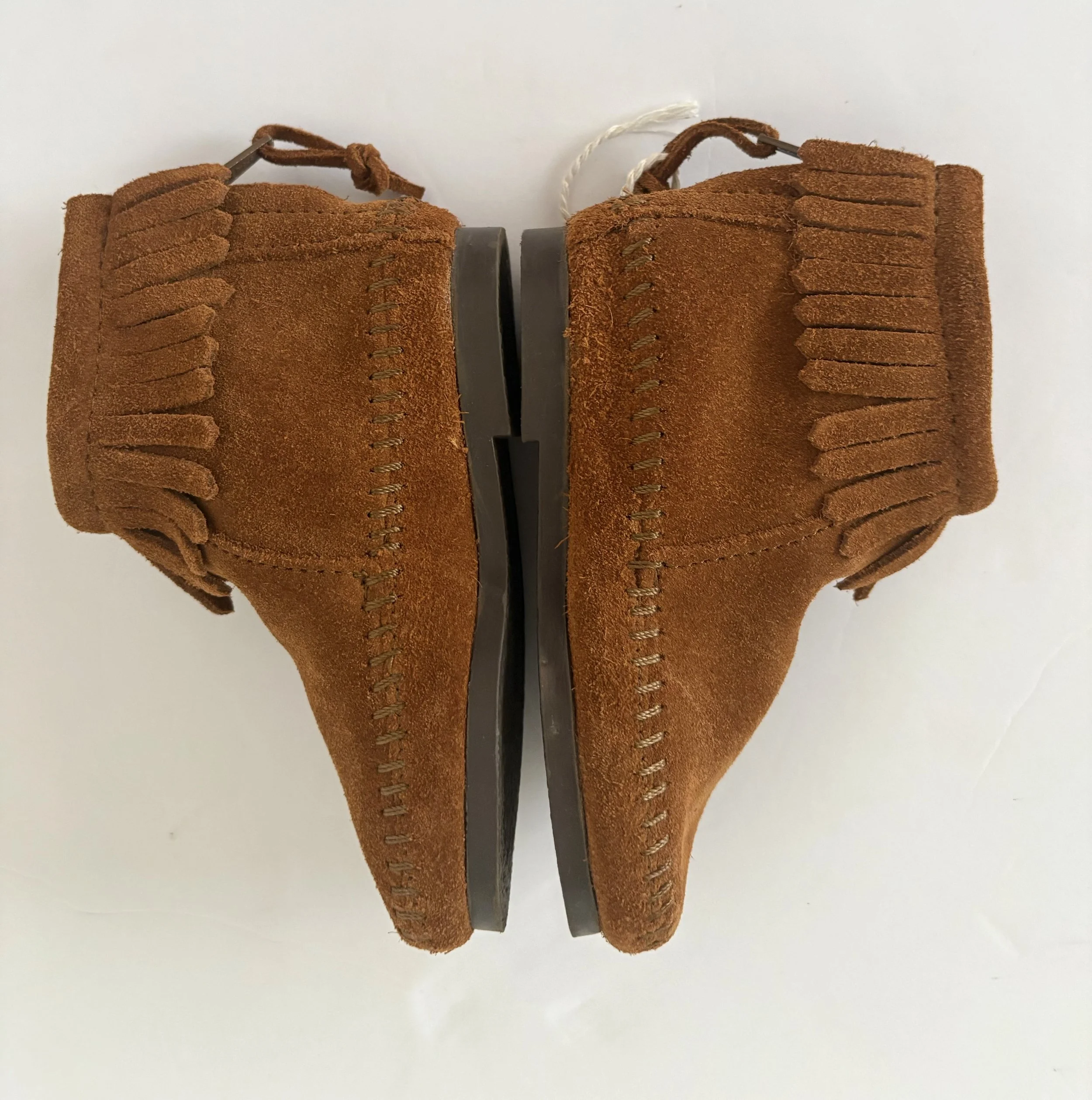 SUEDE MINNETONKA FRINGE BOOT