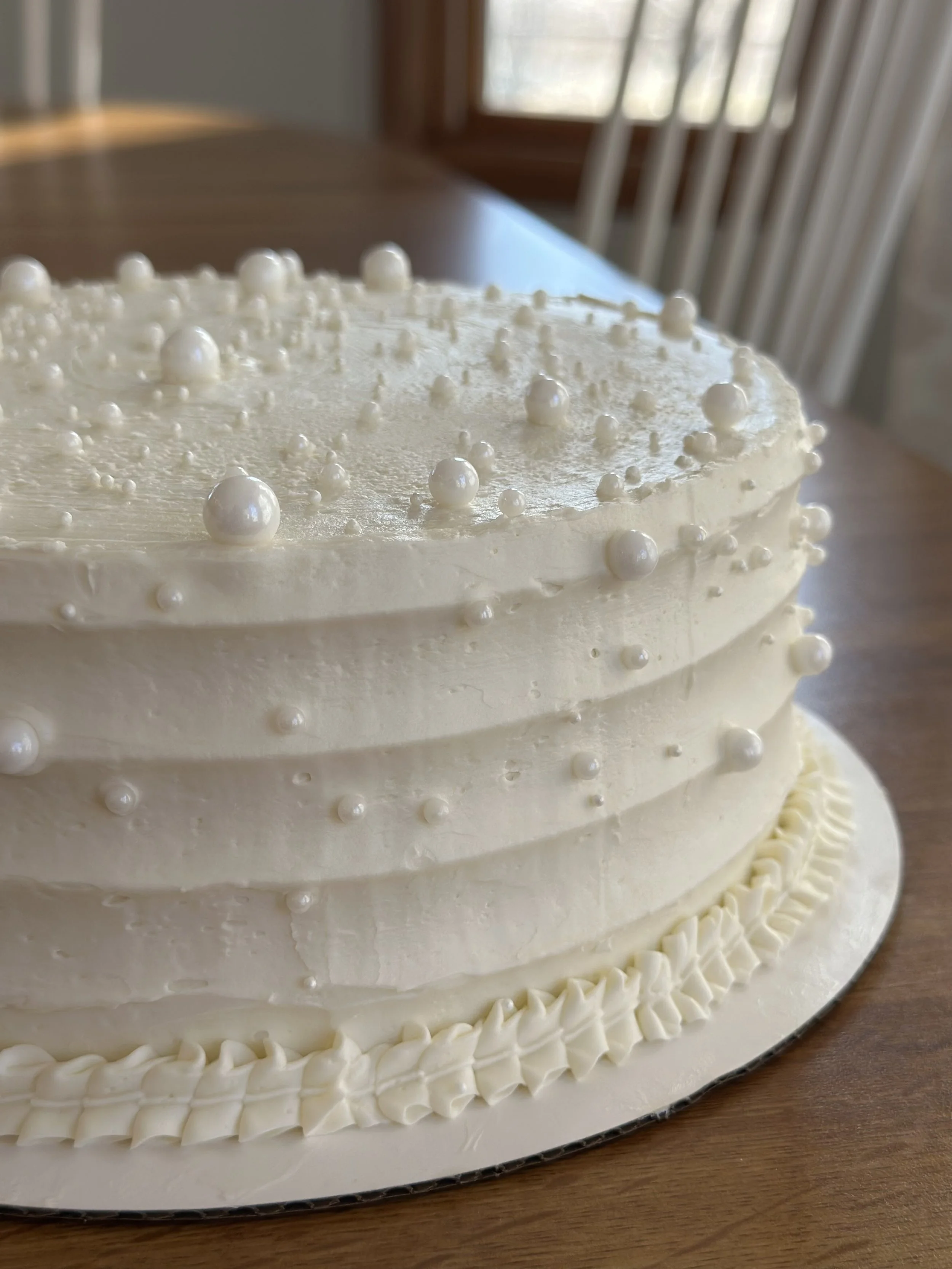 White cake with pearls