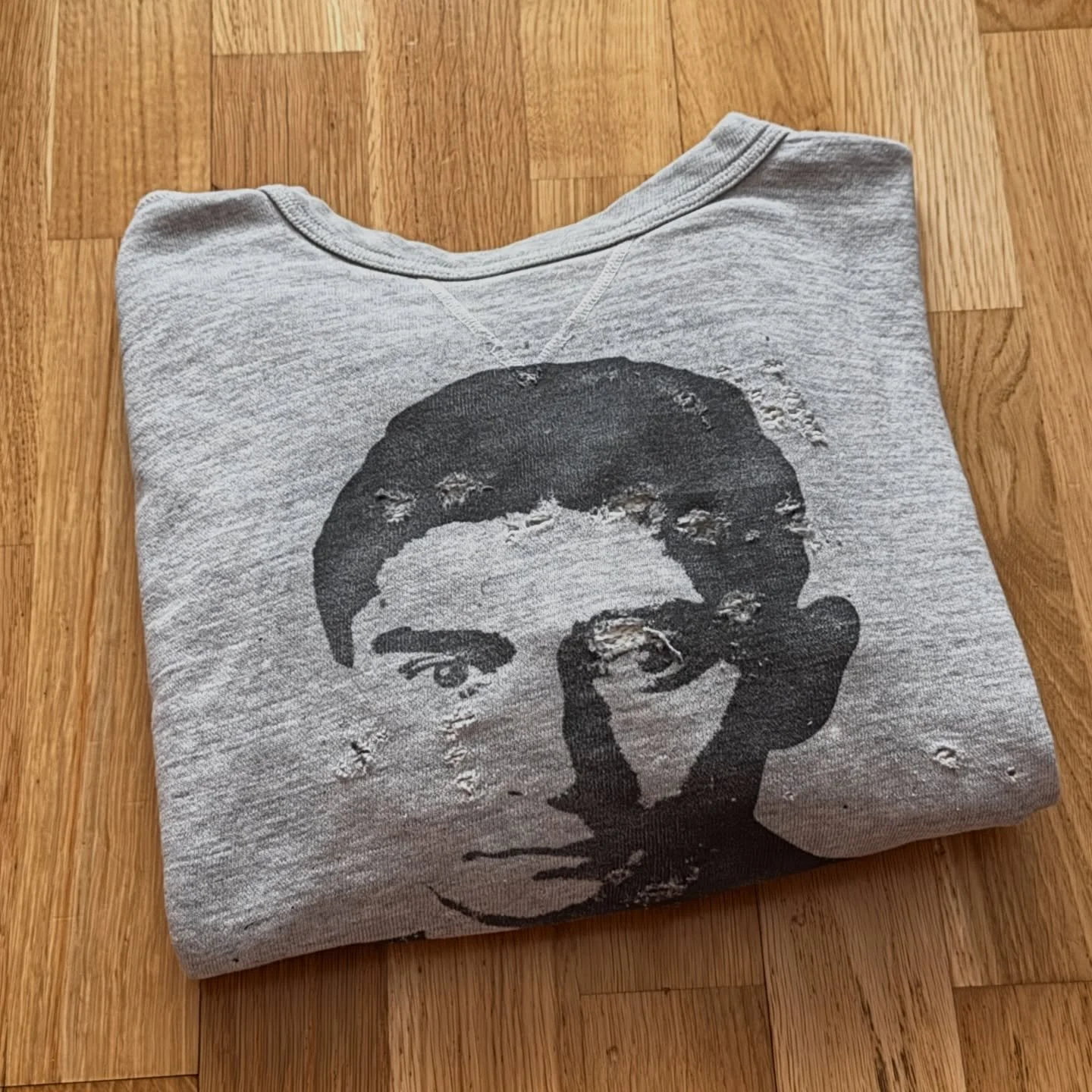 1960s Kafka Sweatshirt

Boxy Medium