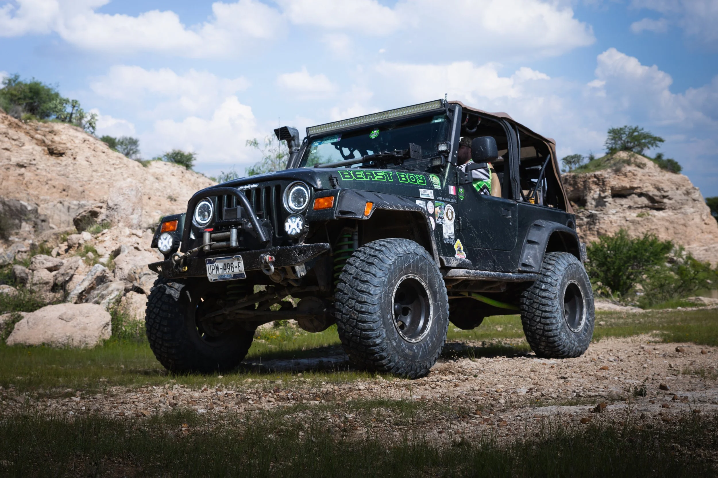 bronco negra_-14.jpg