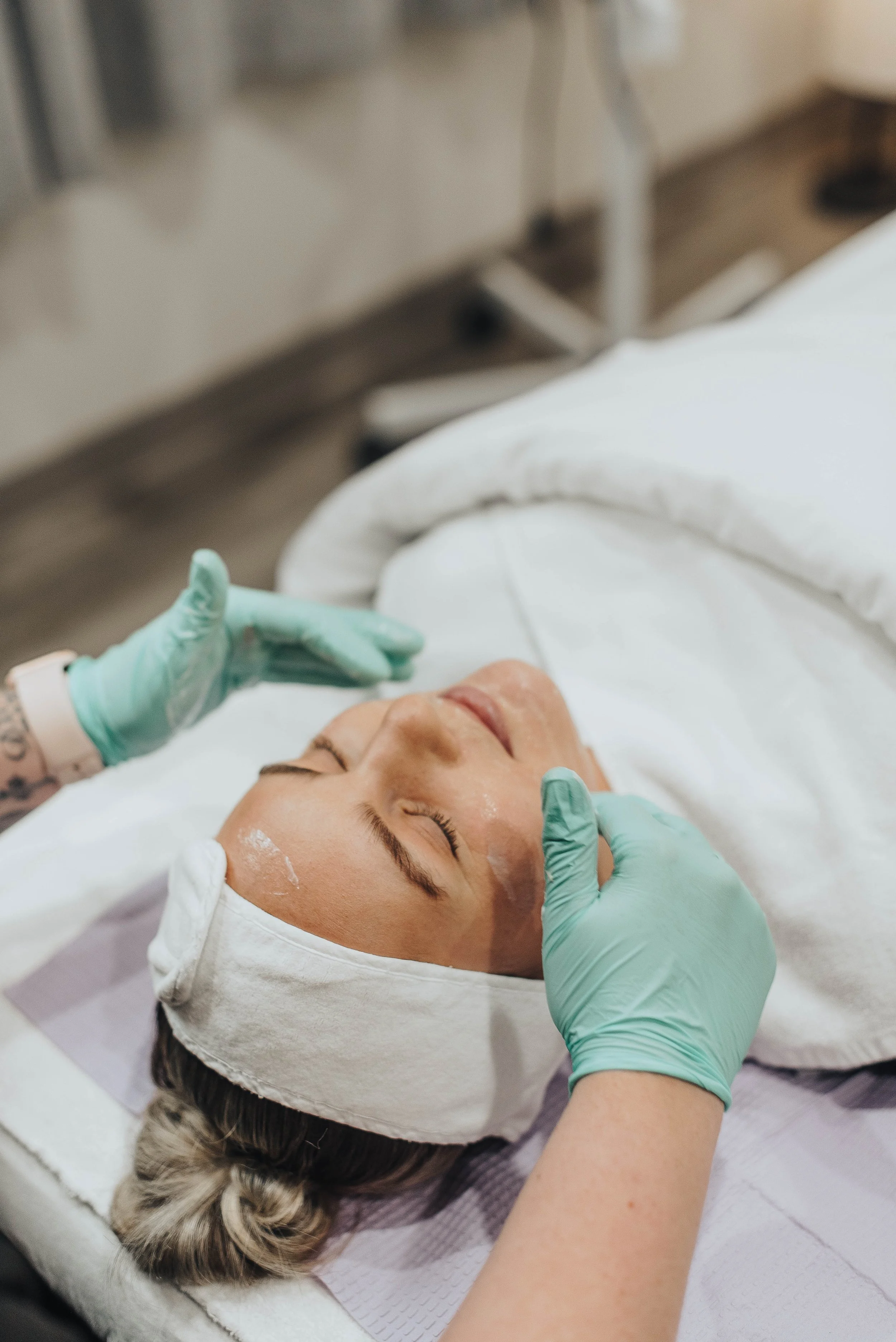Z5ChJ0Dermaplaning.skyler-5376.jpg