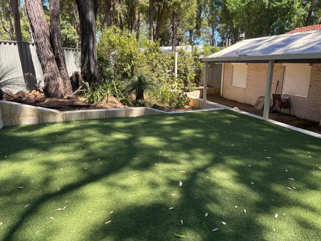 artificial lawn, fake grass, retaining