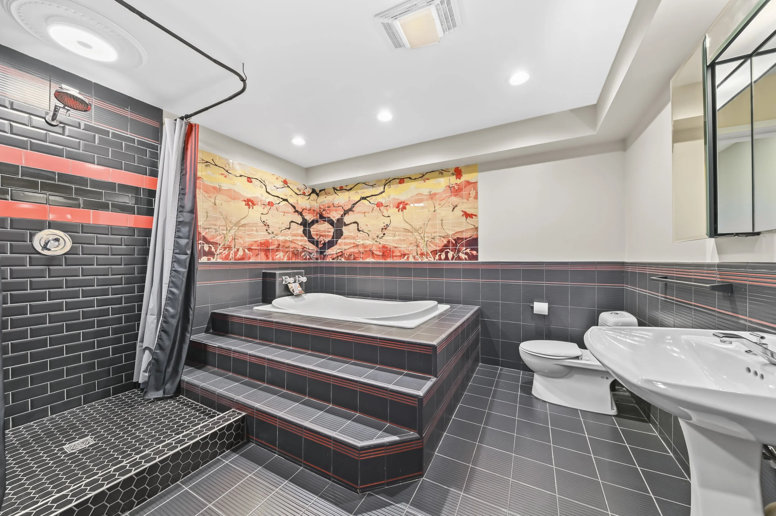 first floor ensuite bath