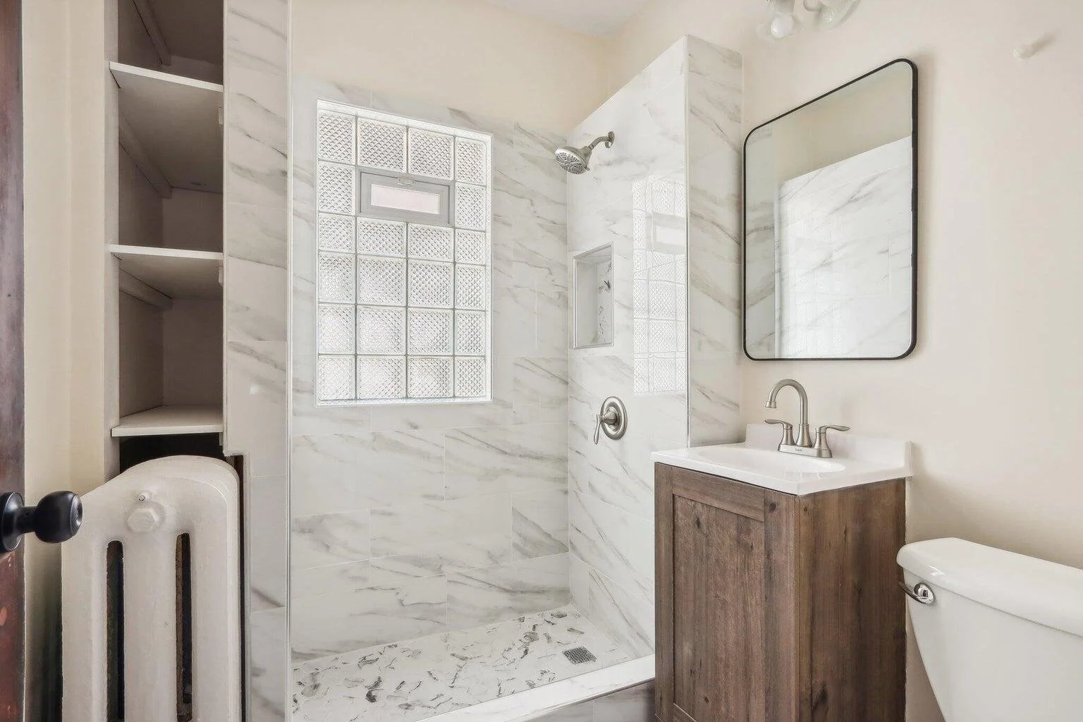Upper Full Bath