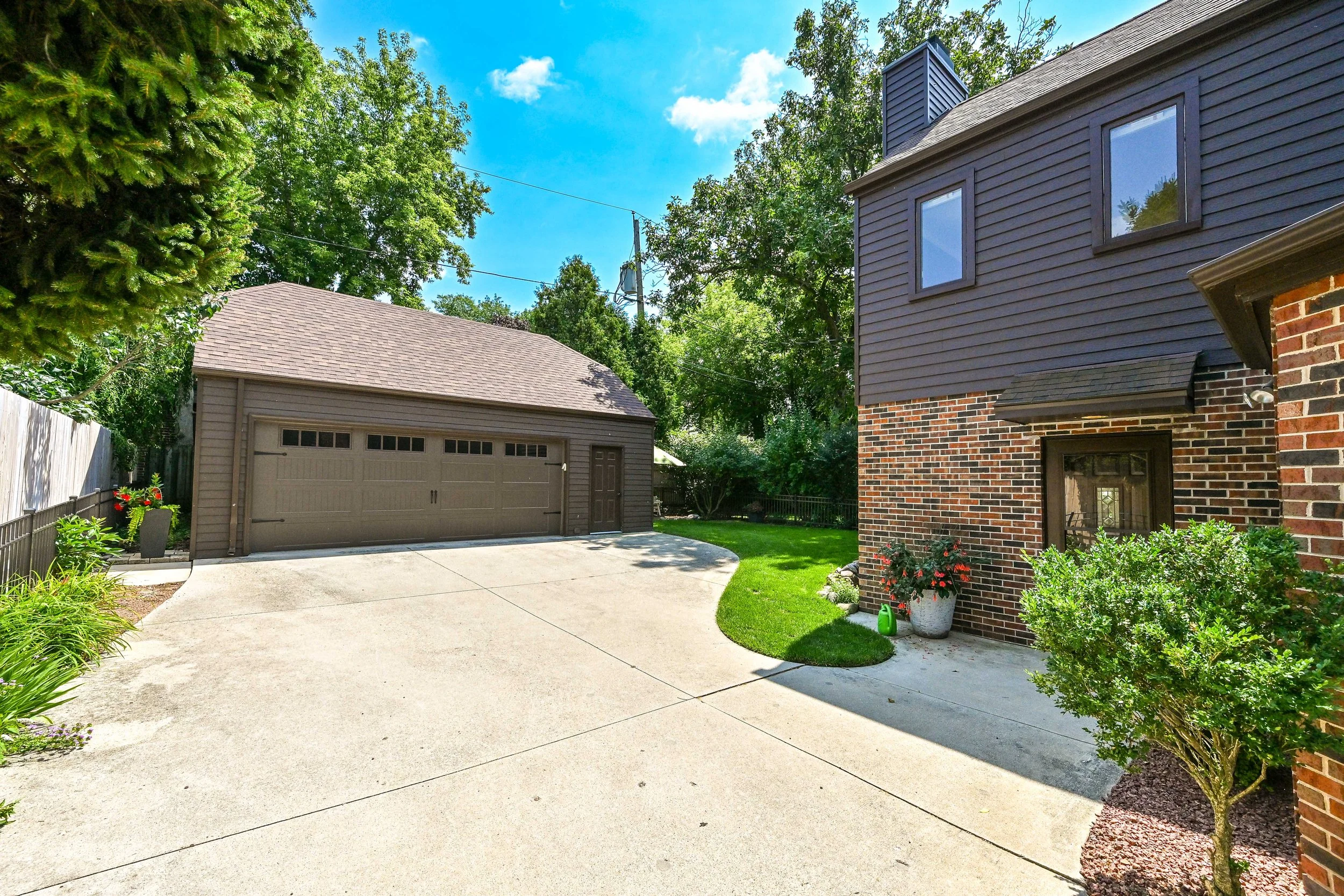spacious 2.5 car garage