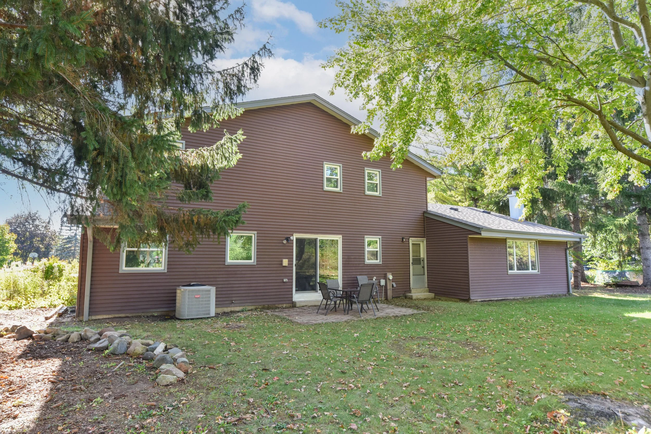 ample driveway space