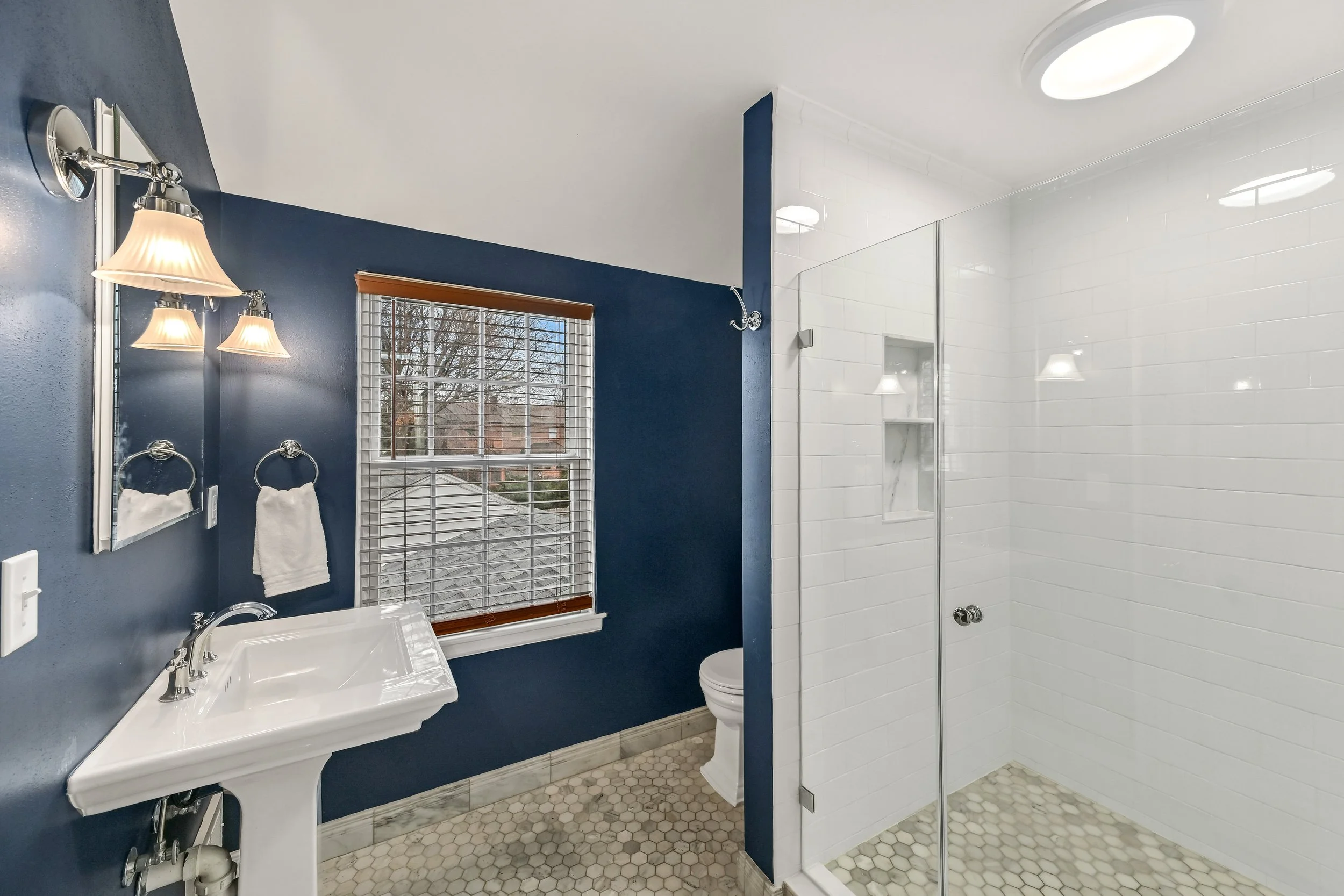 Upper Level Full Bath