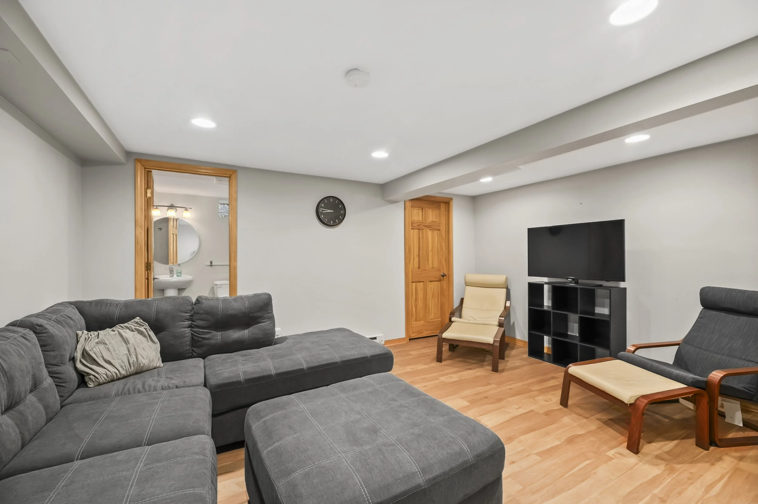 rec room with full bath