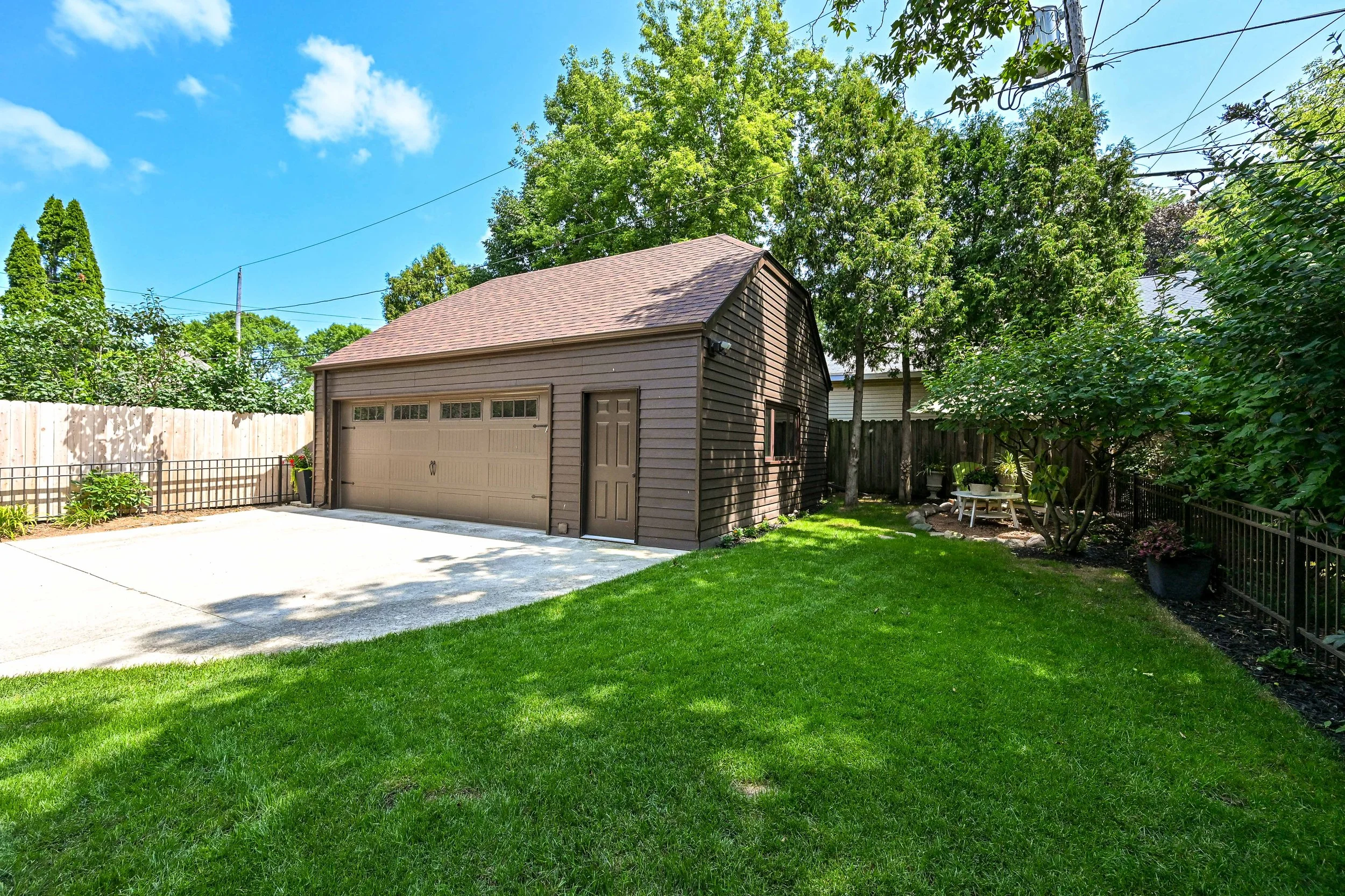 ample driveway space
