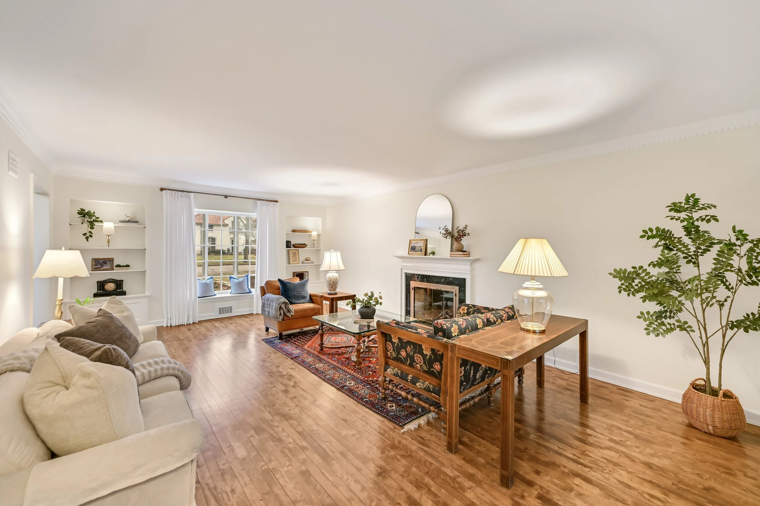 Spacious Living room