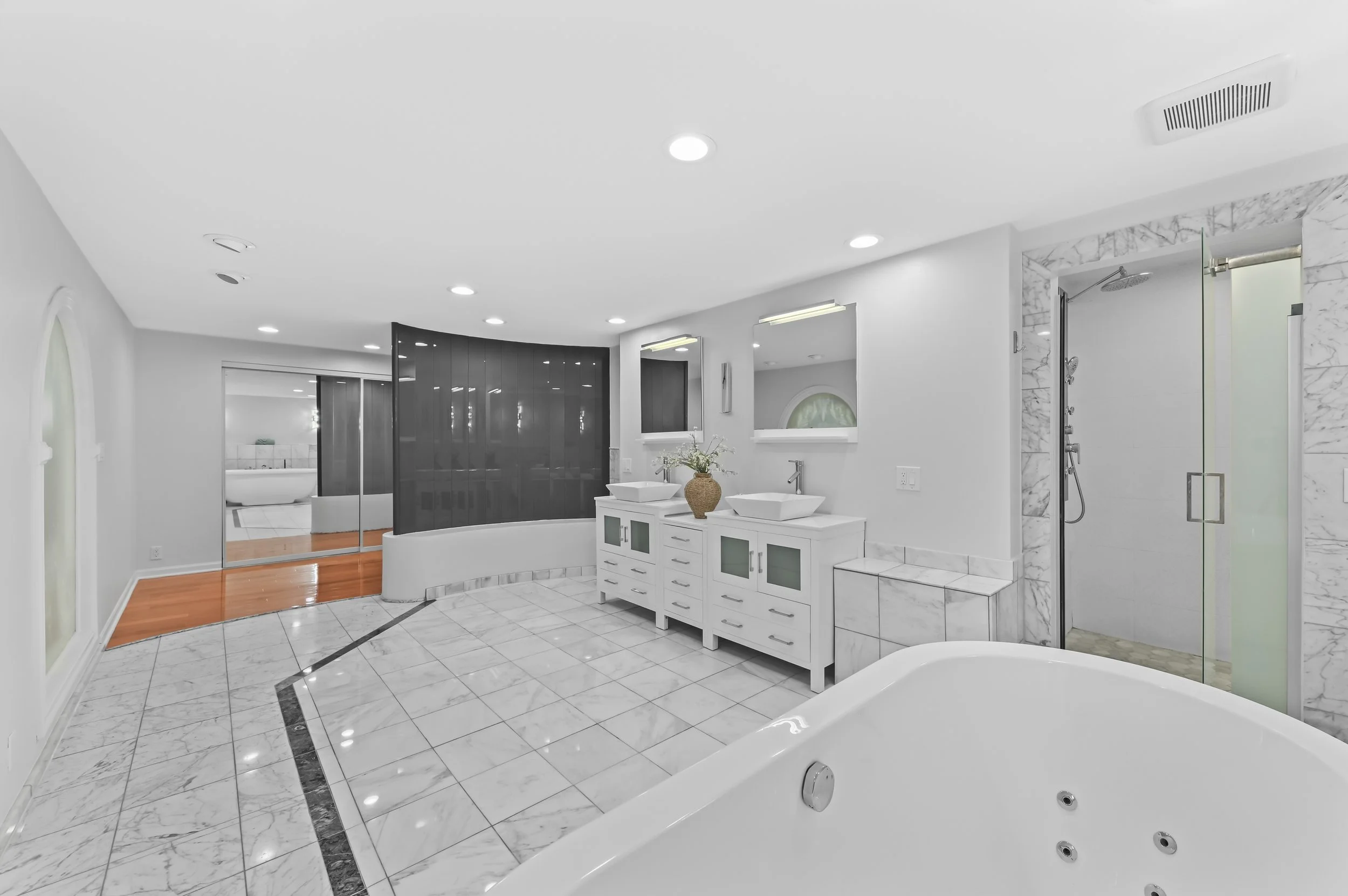 second floor ensuite bath