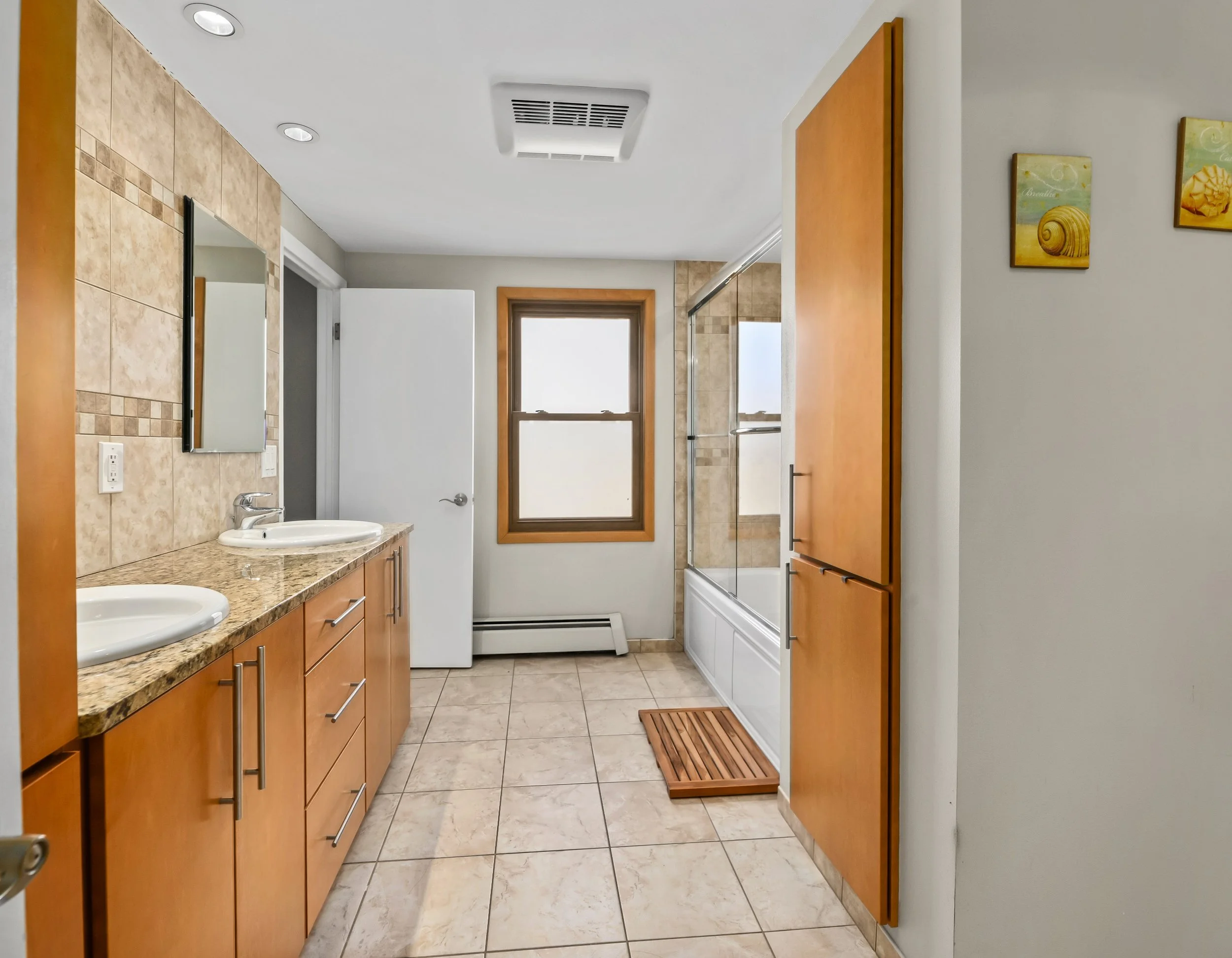 dual entry with double sinks