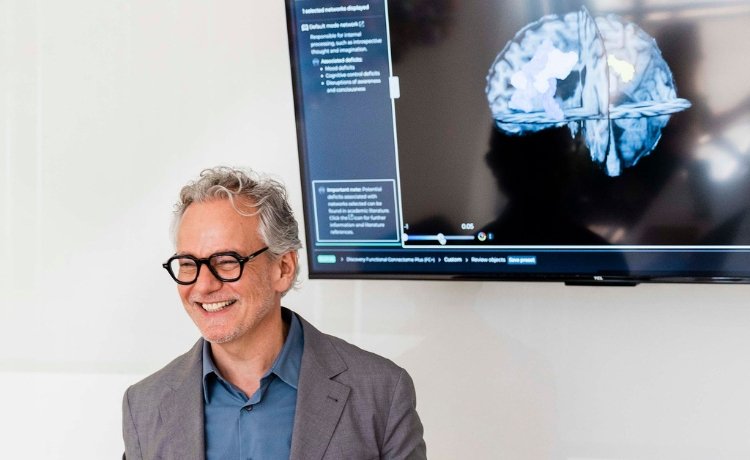 Dr. John Reitano in front of a monitor discussing Delve Psychiatry's behavioral health services near Sunrise Manor, Nevada.