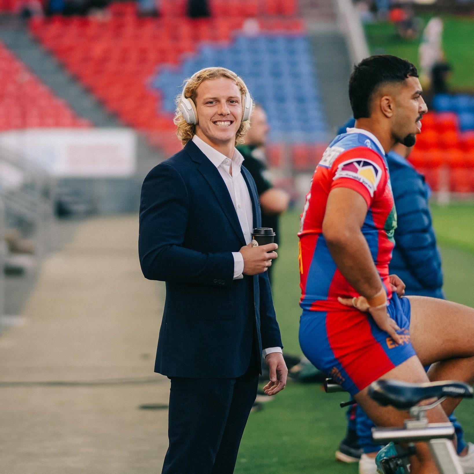 Sideline style @nrlknights 🤩

#suiting #shirting #uniforms