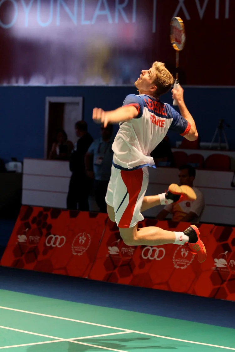 Brice Leverdez en suspension pour frapper le volant en finale des Jeux méditerranéens de Mersin 2013