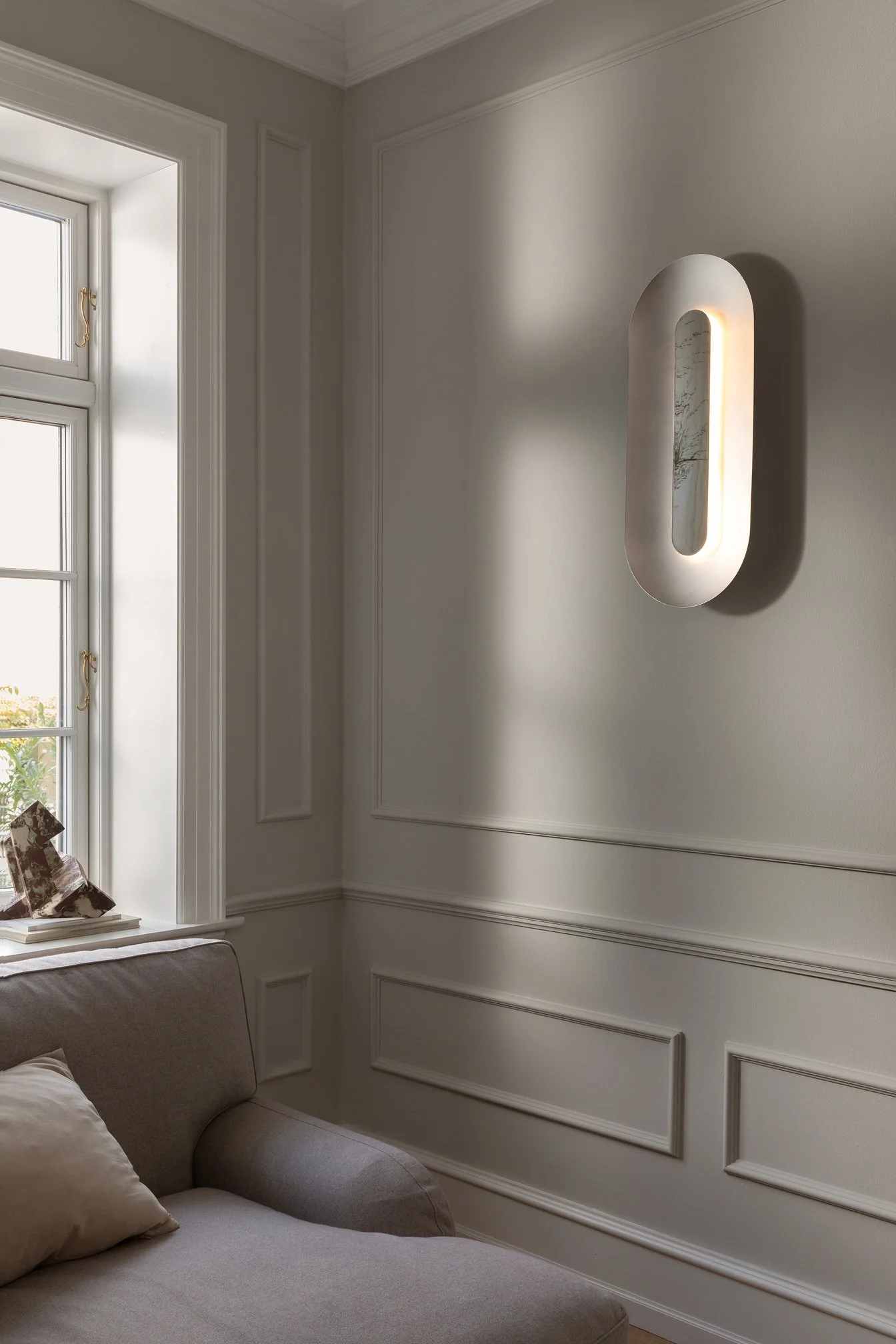 Rick Tegelaar Sasi wall lamp in metal elegant decorative lighting from Nuura