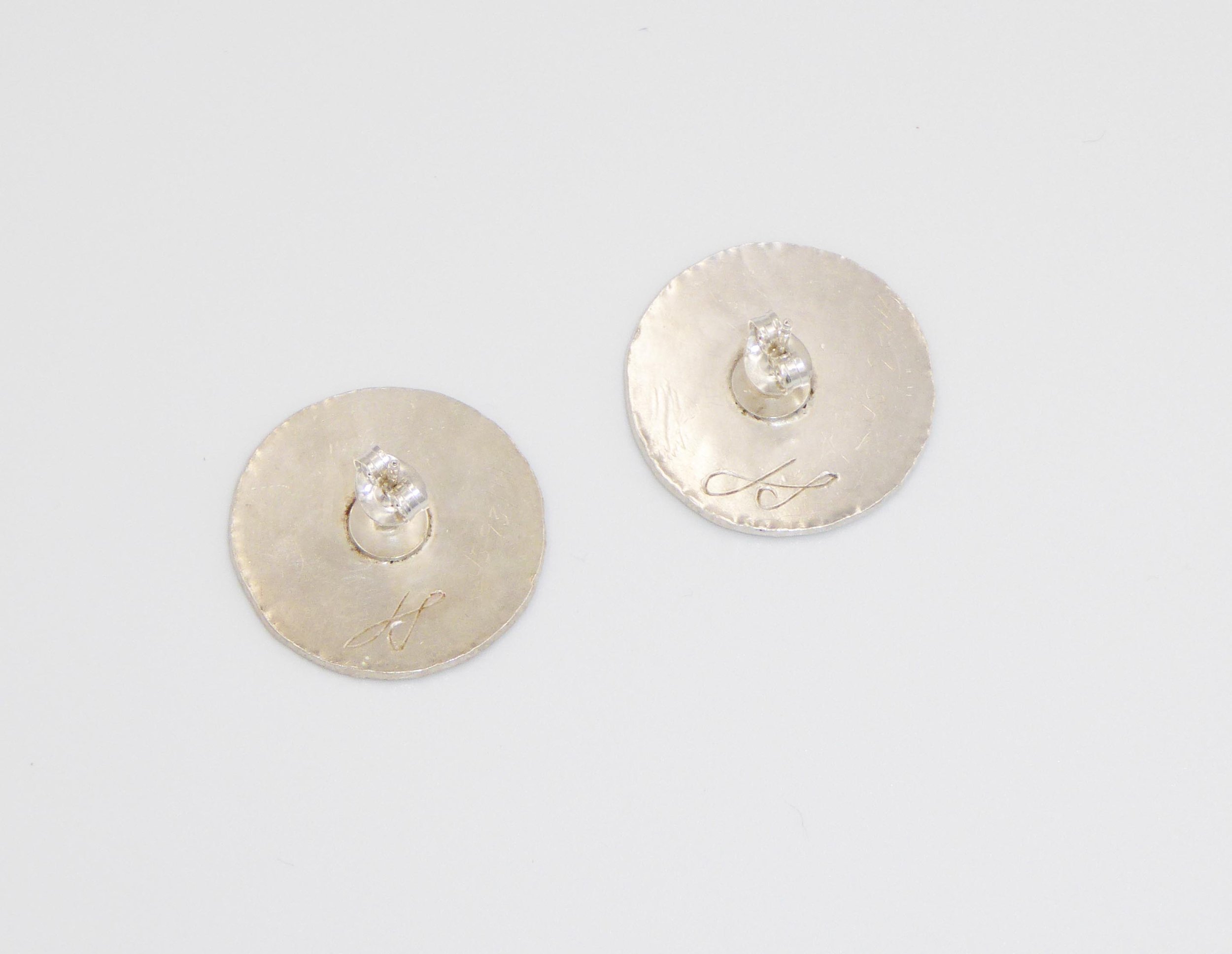 Silver and enamel ‘sun’ stud earrings by Jane Short, Brighton, c.1993 - reverse