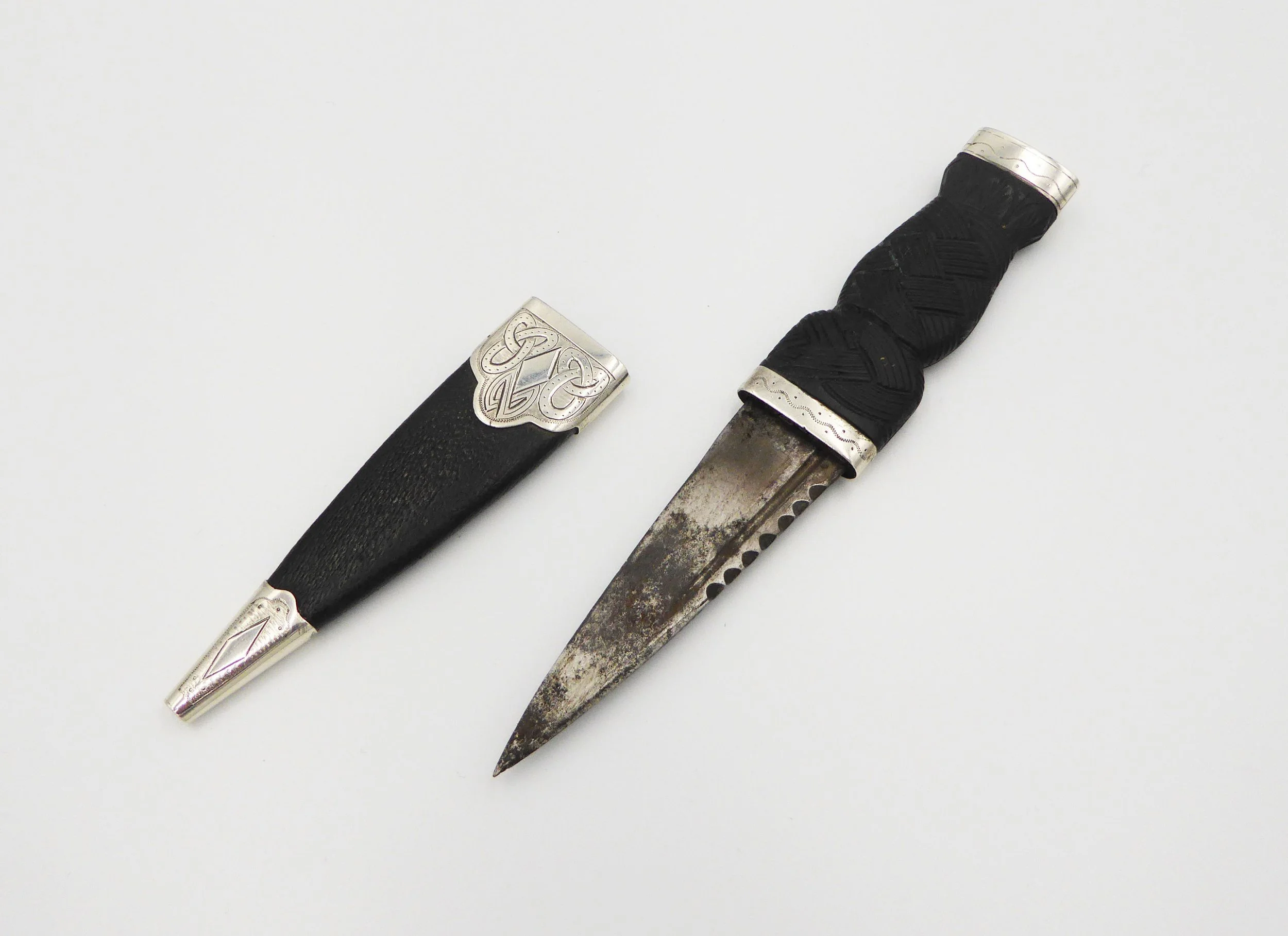 Vintage Scottish silver mounted sgian dubh by Thomas K. Ebbutt, Edinburgh, 1929 - front 2
