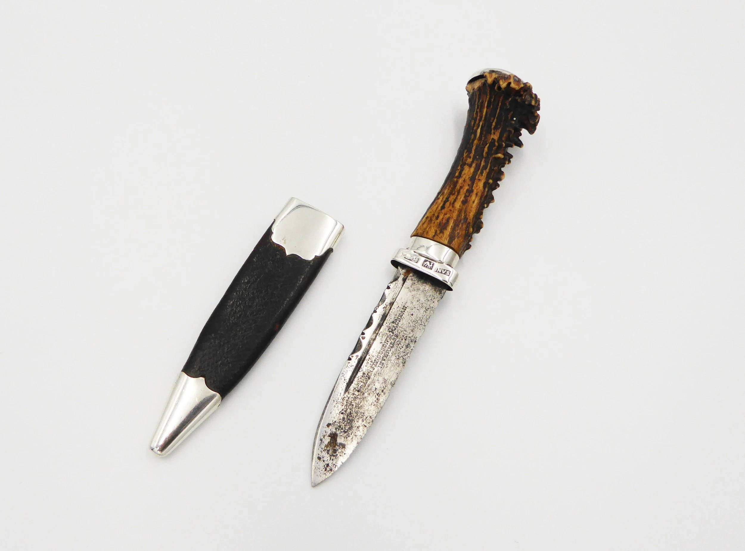 An antique Scottish provincial silver mounted sgian dubh by Alexander Fraser, trading as Fraser, Ferguson & MacBean, Inverness, circa 1907–1939 - reverse