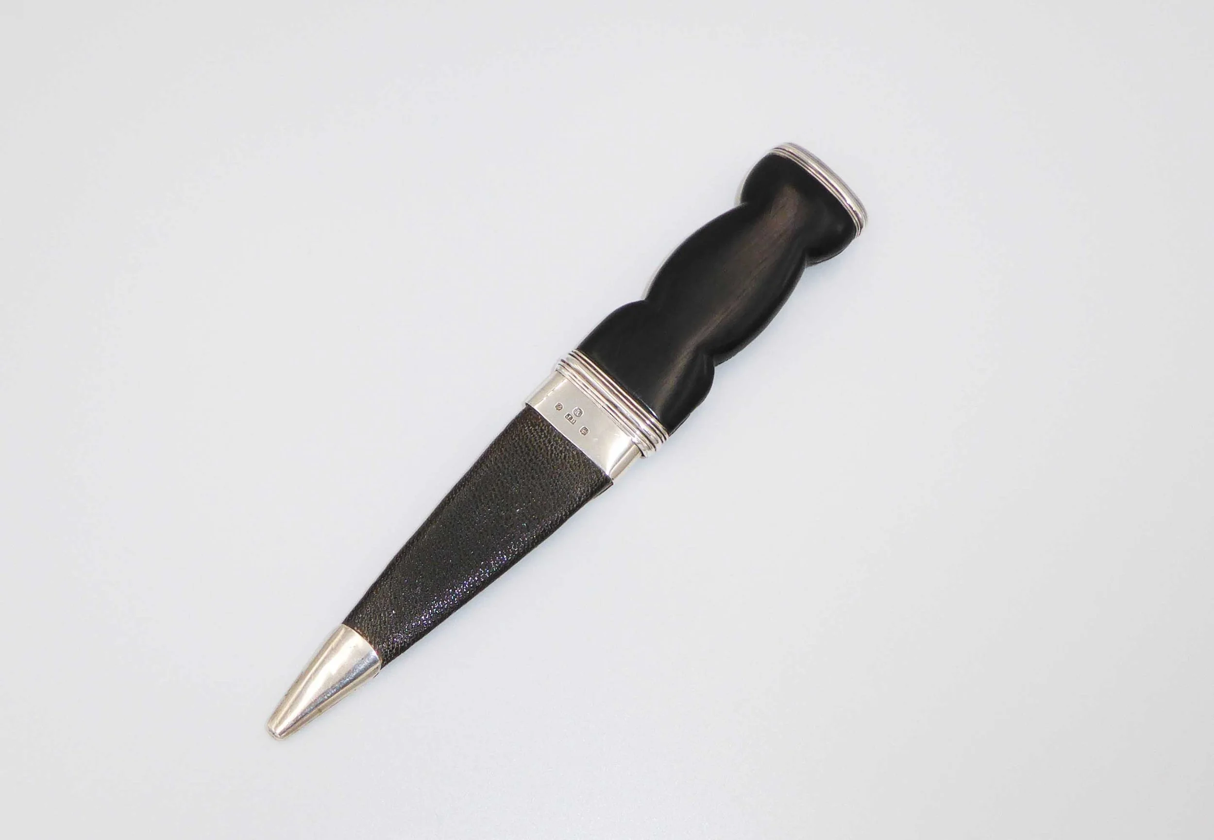 An Antique silver mounted sgian dubh, by James Robertson (possibly), Edinburgh, 1891 - reverse