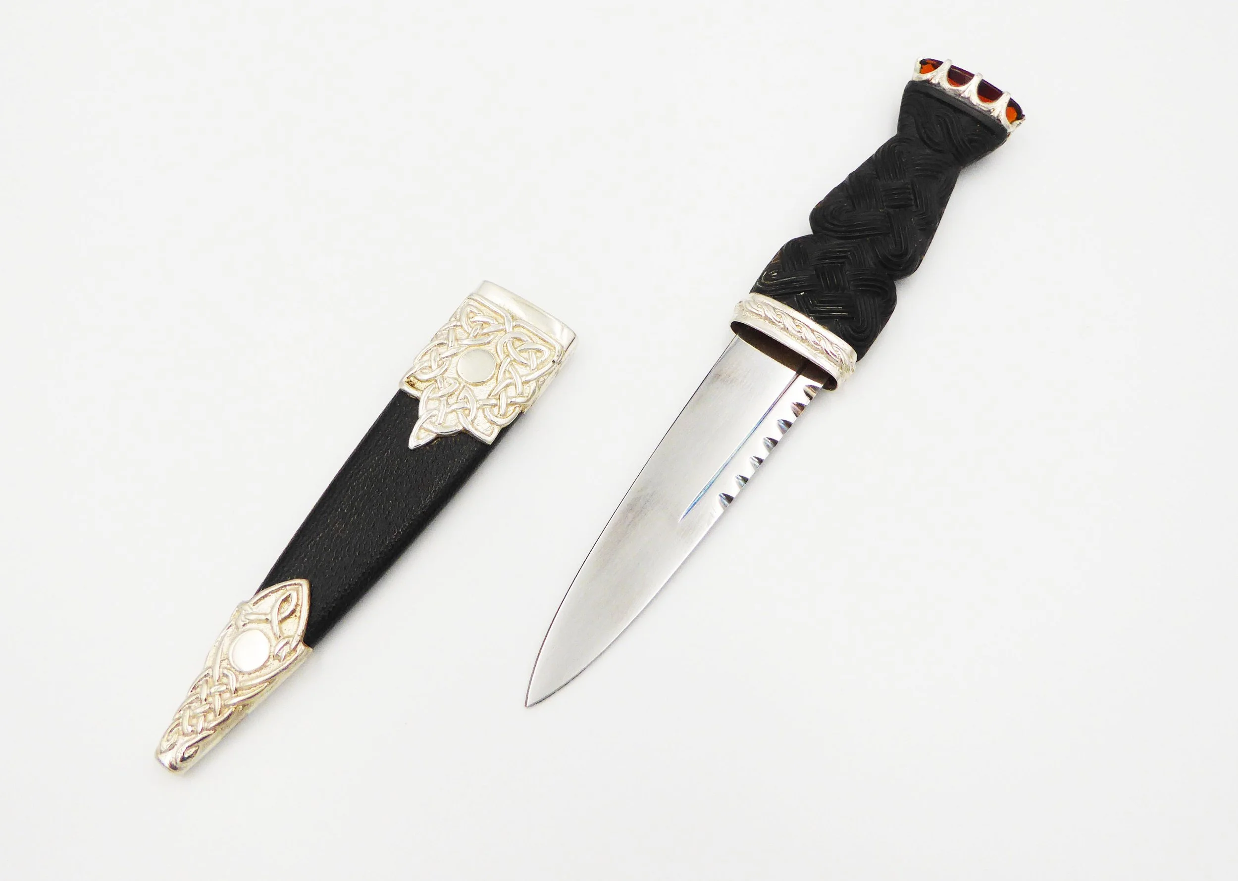 Vintage Scottish silver mounted sgian dubh by Thomas Ebbutt, Edinburgh, 1960 - front 2