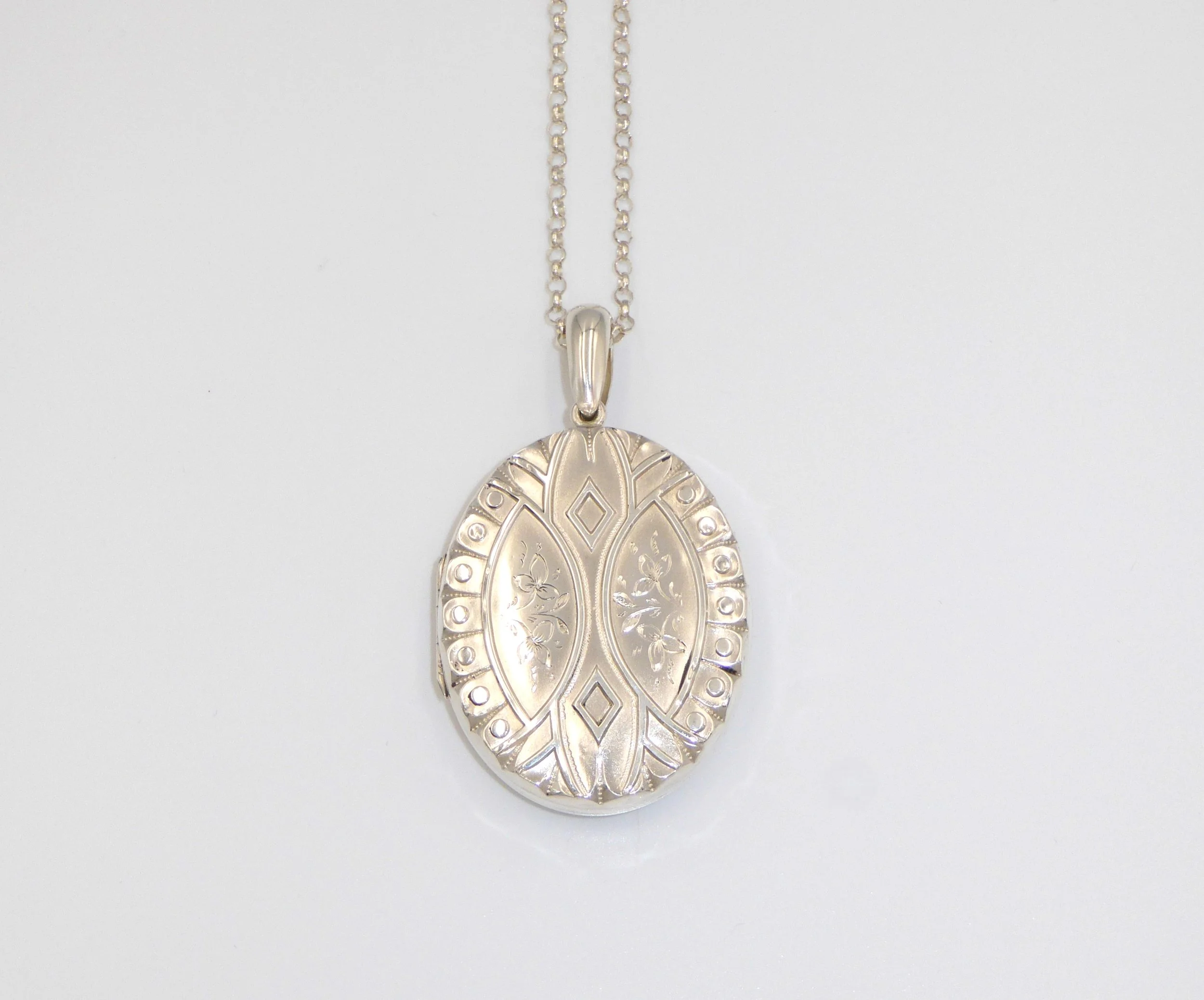A Victorian Silver Locket Possibly By Joseph Jennings Co Birmingham