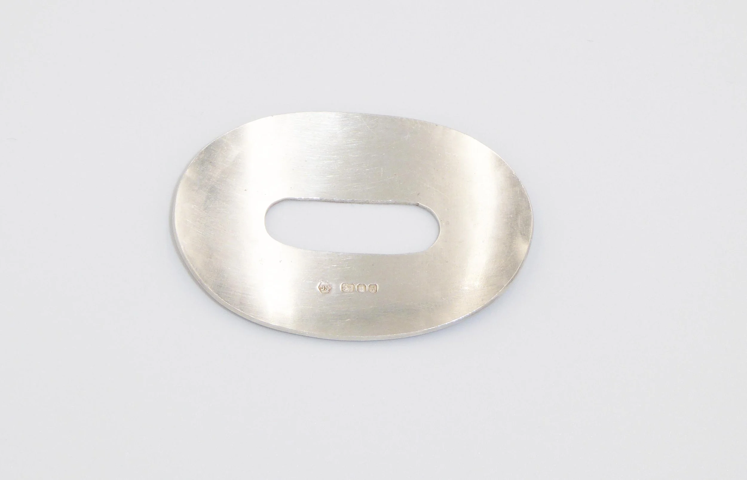 Silver and enamel scarf ring by Jane Short, Brighton, hallmarked London, 1982 - reverse