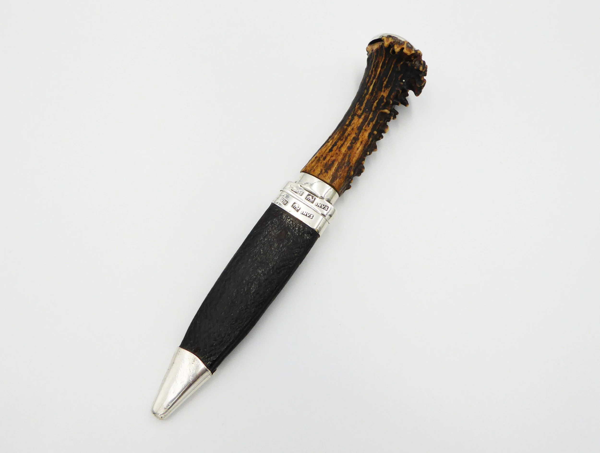 An antique Scottish provincial silver mounted sgian dubh by Alexander Fraser, trading as Fraser, Ferguson & MacBean, Inverness, circa 1907–1939 - reverse 2