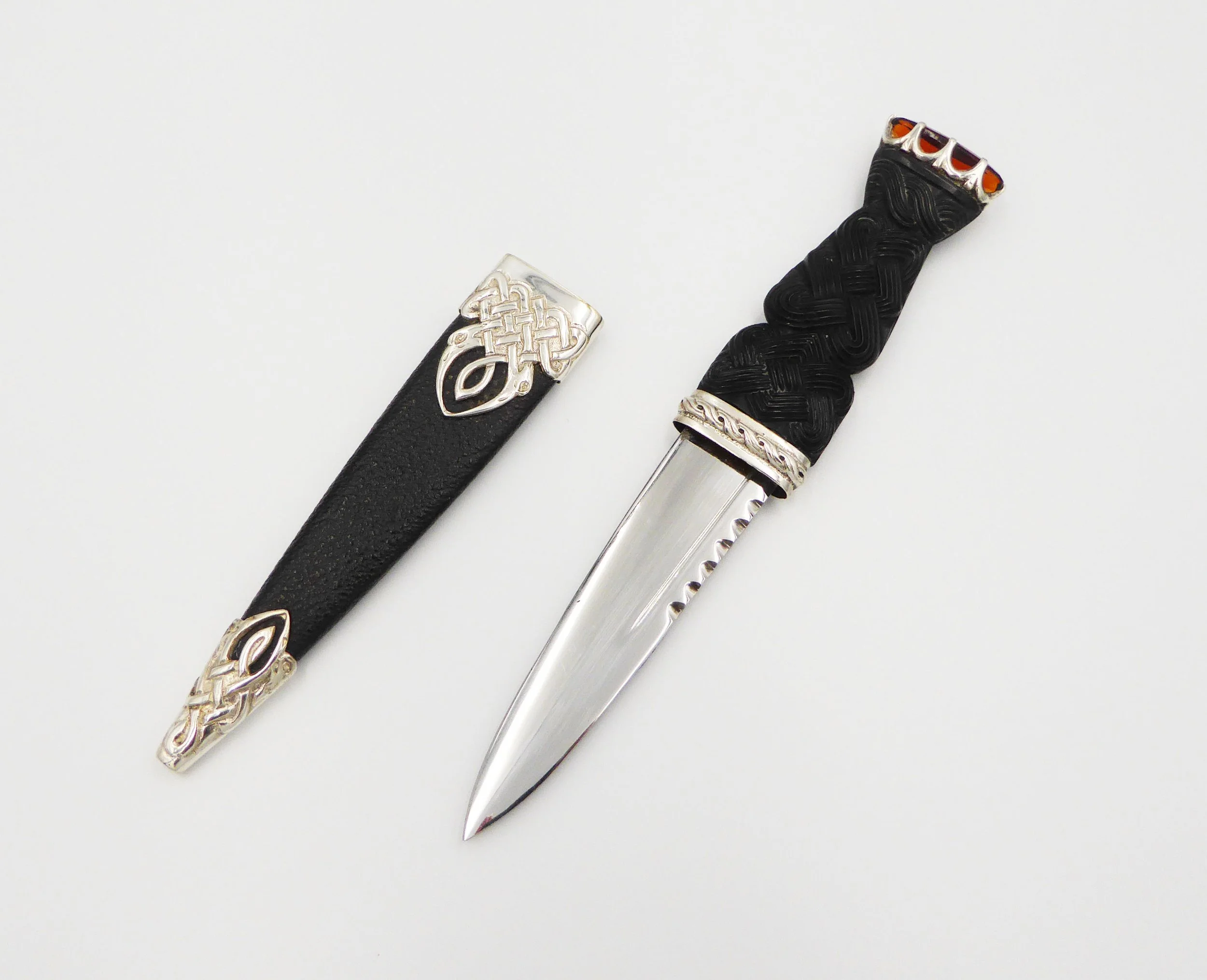 Vintage Scottish silver mounted sgian dubh by Thomas K. Ebbutt, Edinburgh, 1960 - front 2