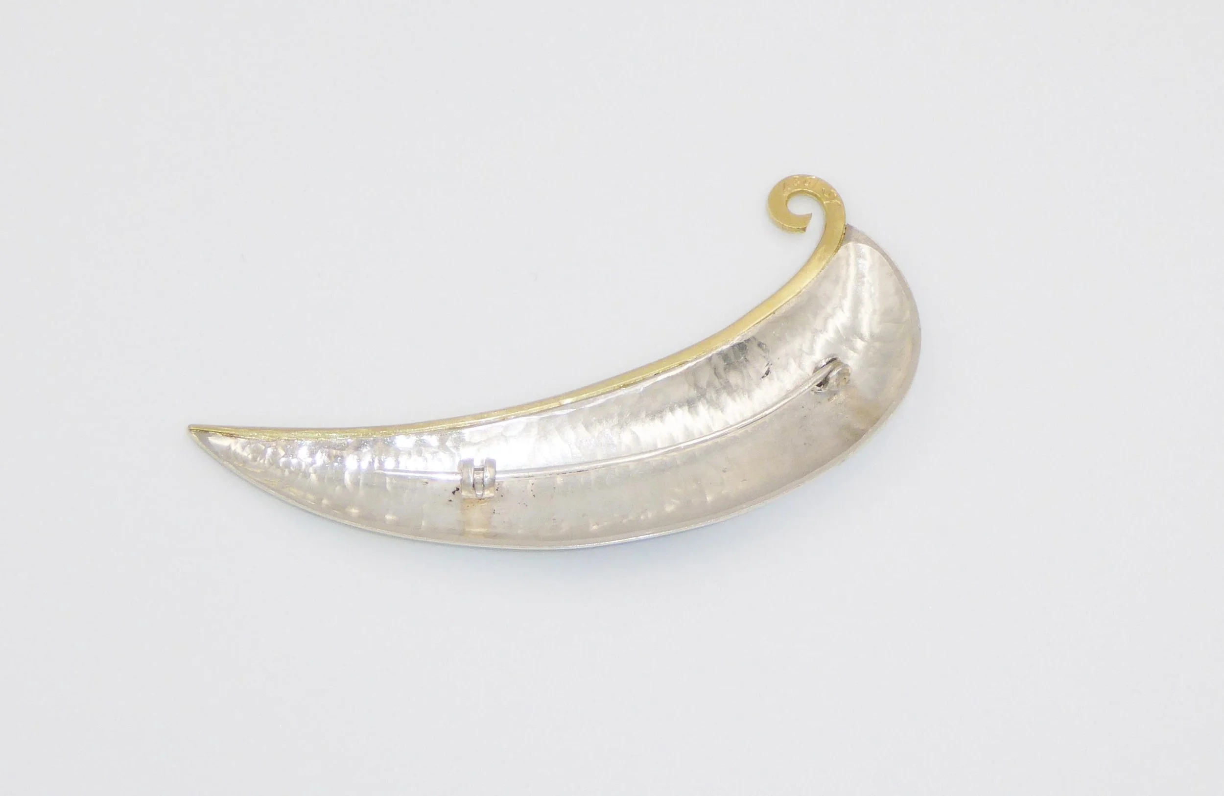 Enamel brooch by Jane Short, Brighton, 1987 - reverse