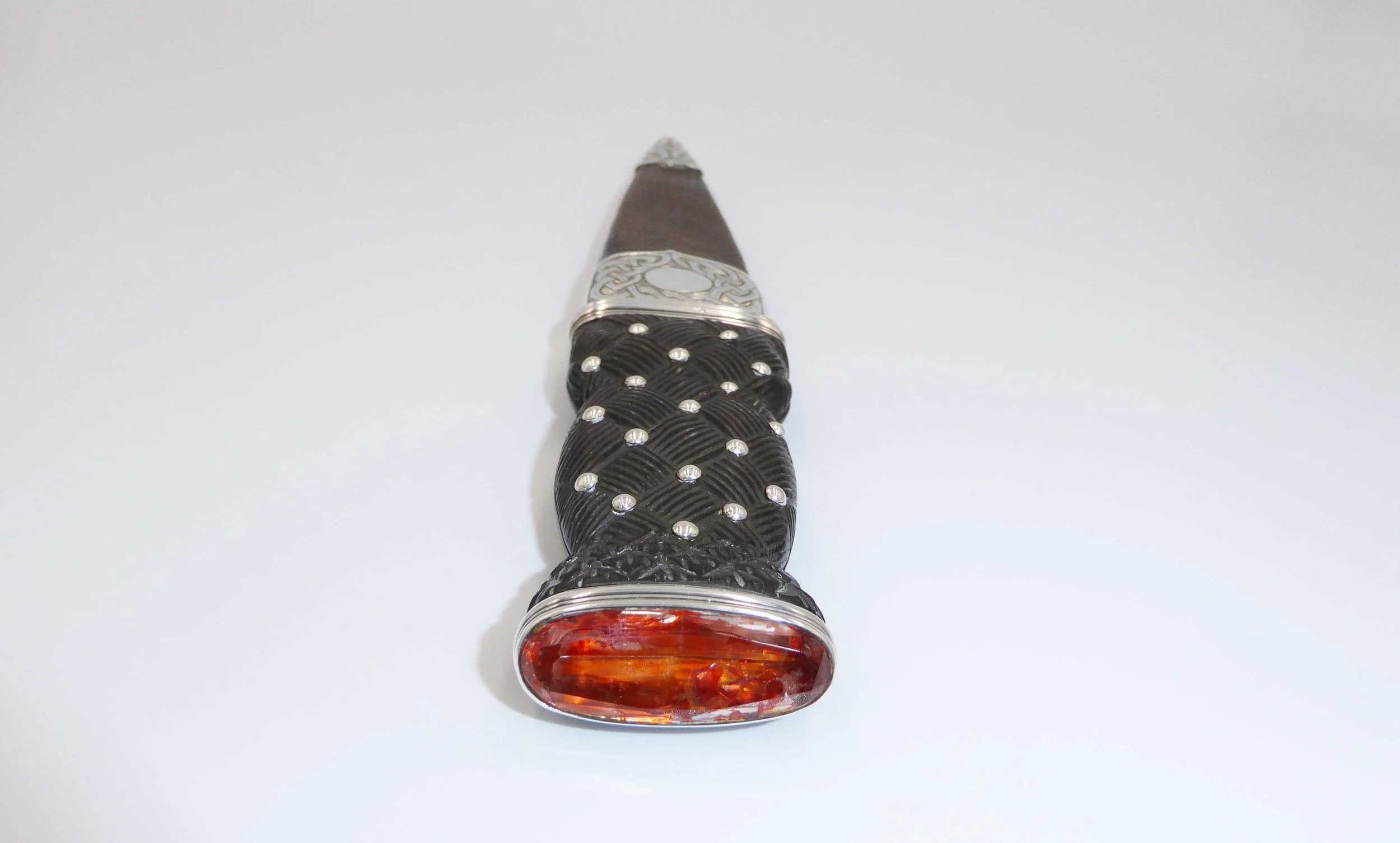 An Antique silver mounted sgian dubh, by James Robertson (possibly), Edinburgh, 1891 - pommel