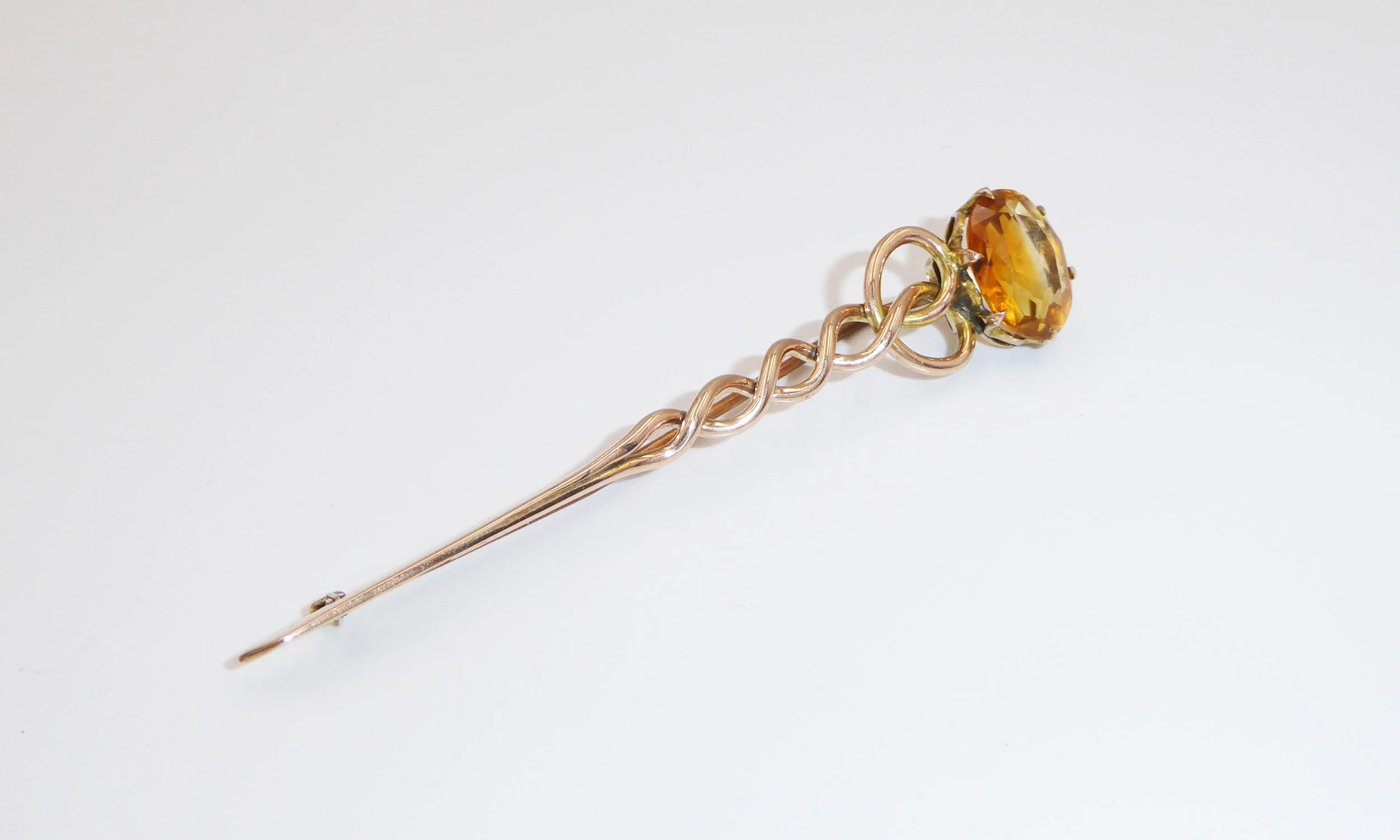 Antique 9ct gold kilt pin with citrine by Jamieson & Carry, Aberdeen, c.1920s - front
