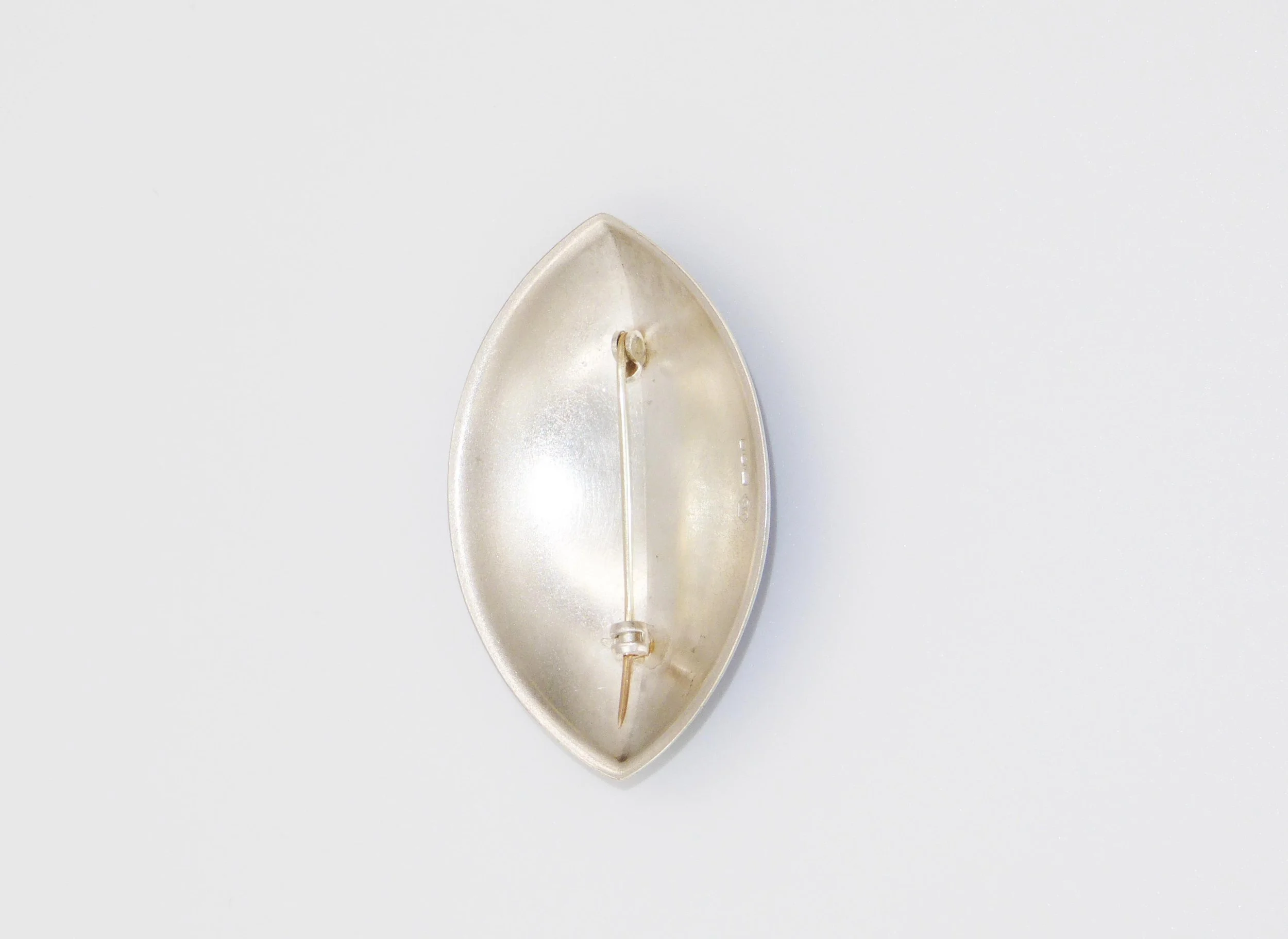 Silver and enamel brooch by Jane Short, Brighton, hallmarked London, 1986 - reverse