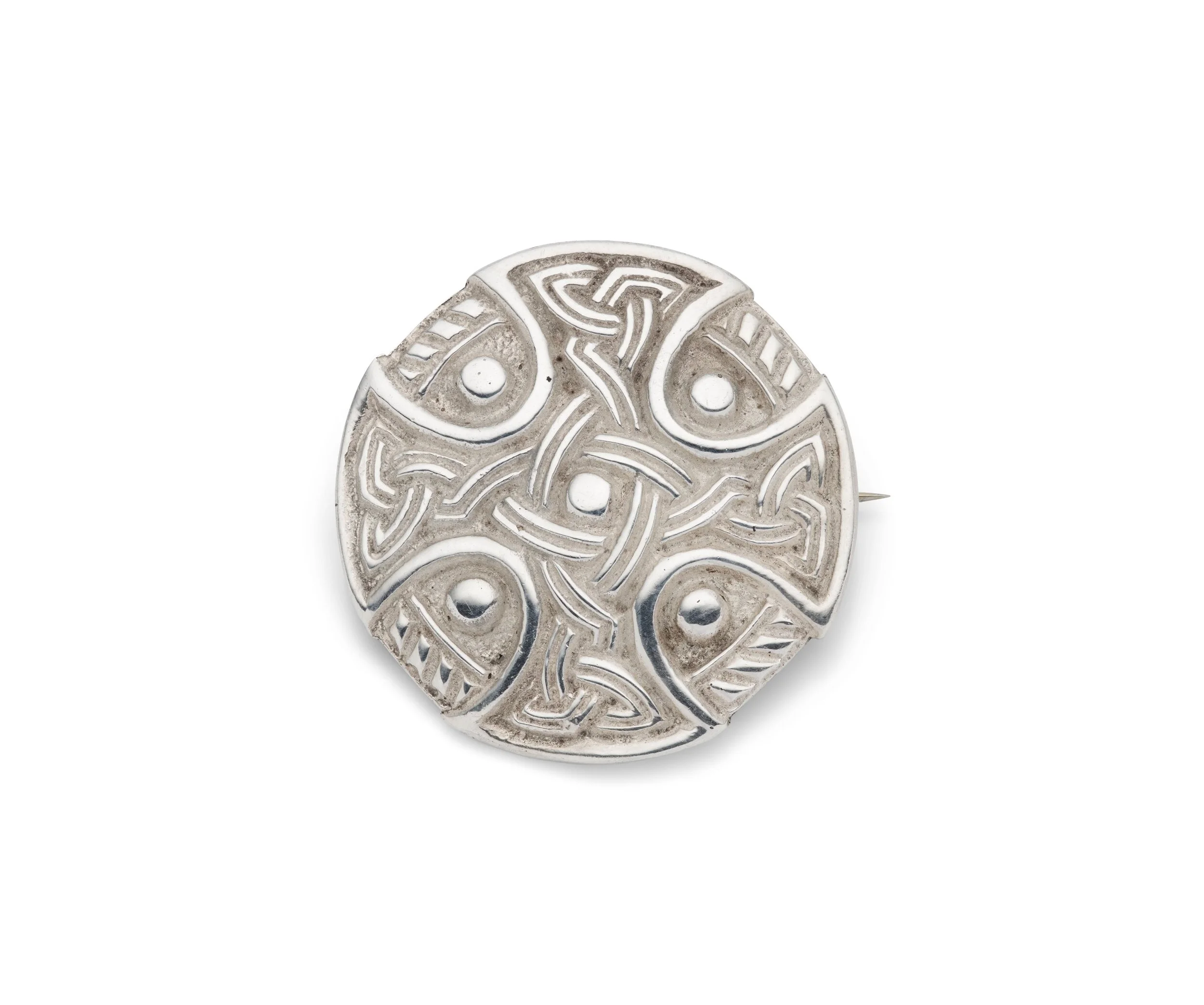 Silver vintage Celtic targe brooch by Robert Allison, hallmarked Glasgow, 1946  - front