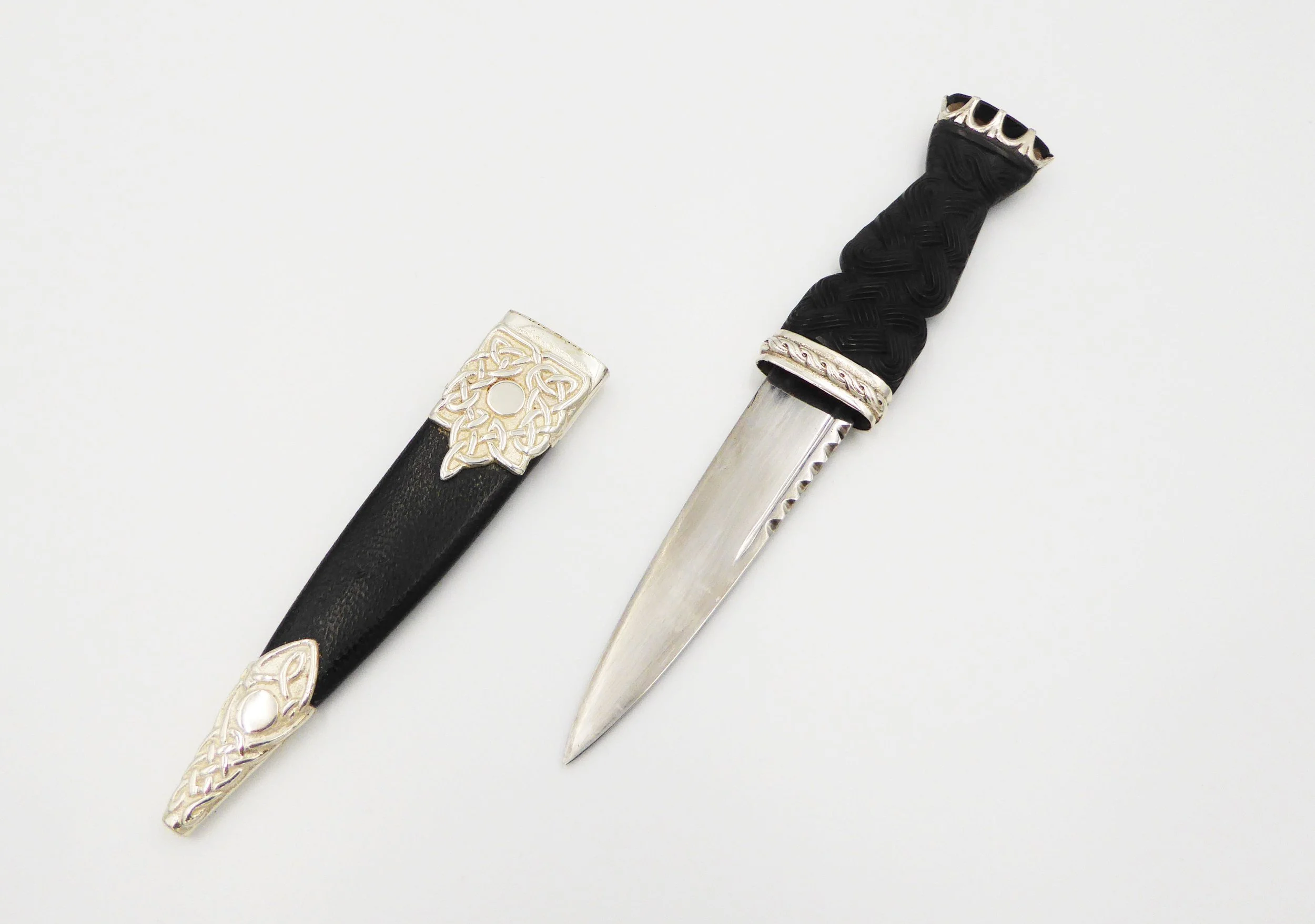 Vintage Scottish silver mounted sgian dubh by Thomas K. Ebbutt, Edinburgh, 1958 - front 2