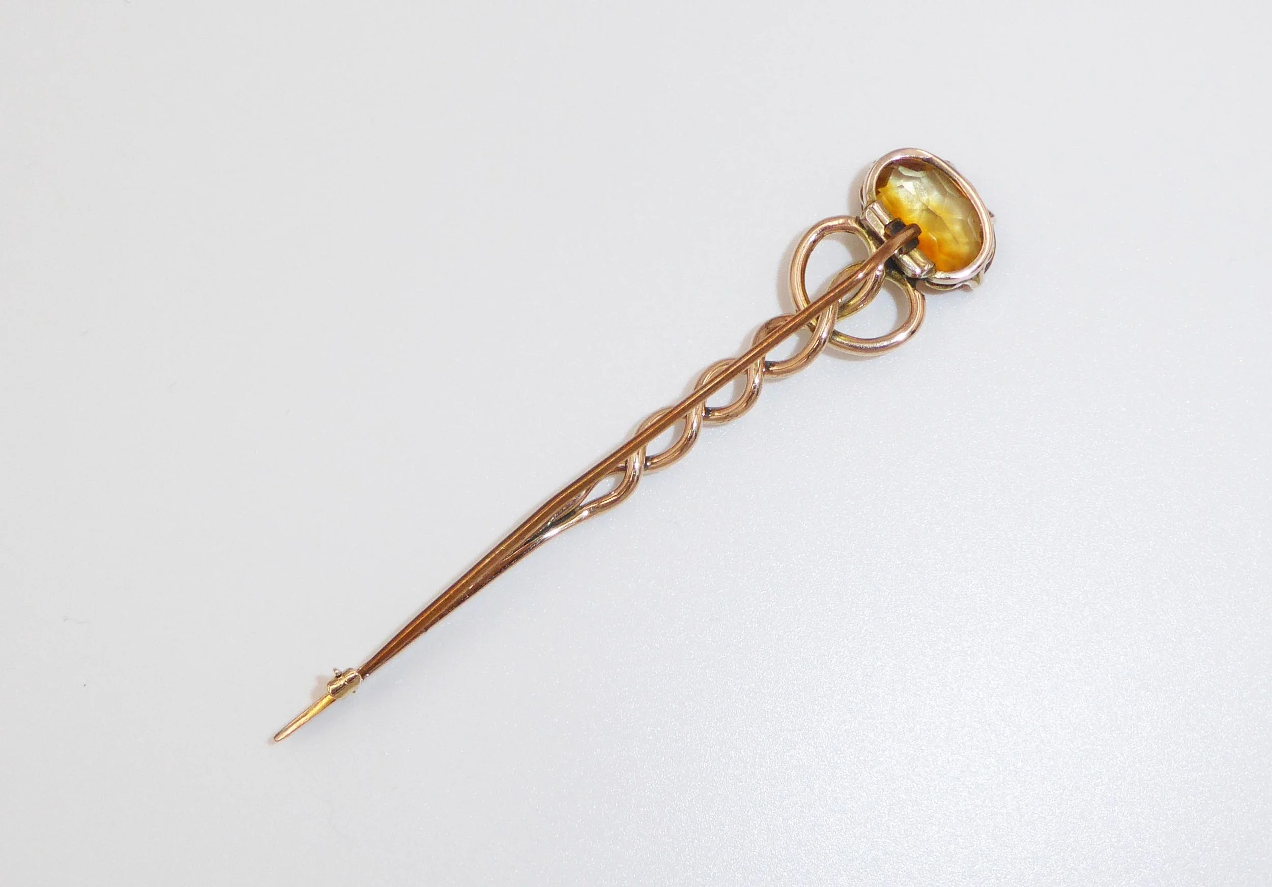 Antique 9ct gold kilt pin with citrine by Jamieson & Carry, Aberdeen, c.1920s - reverse