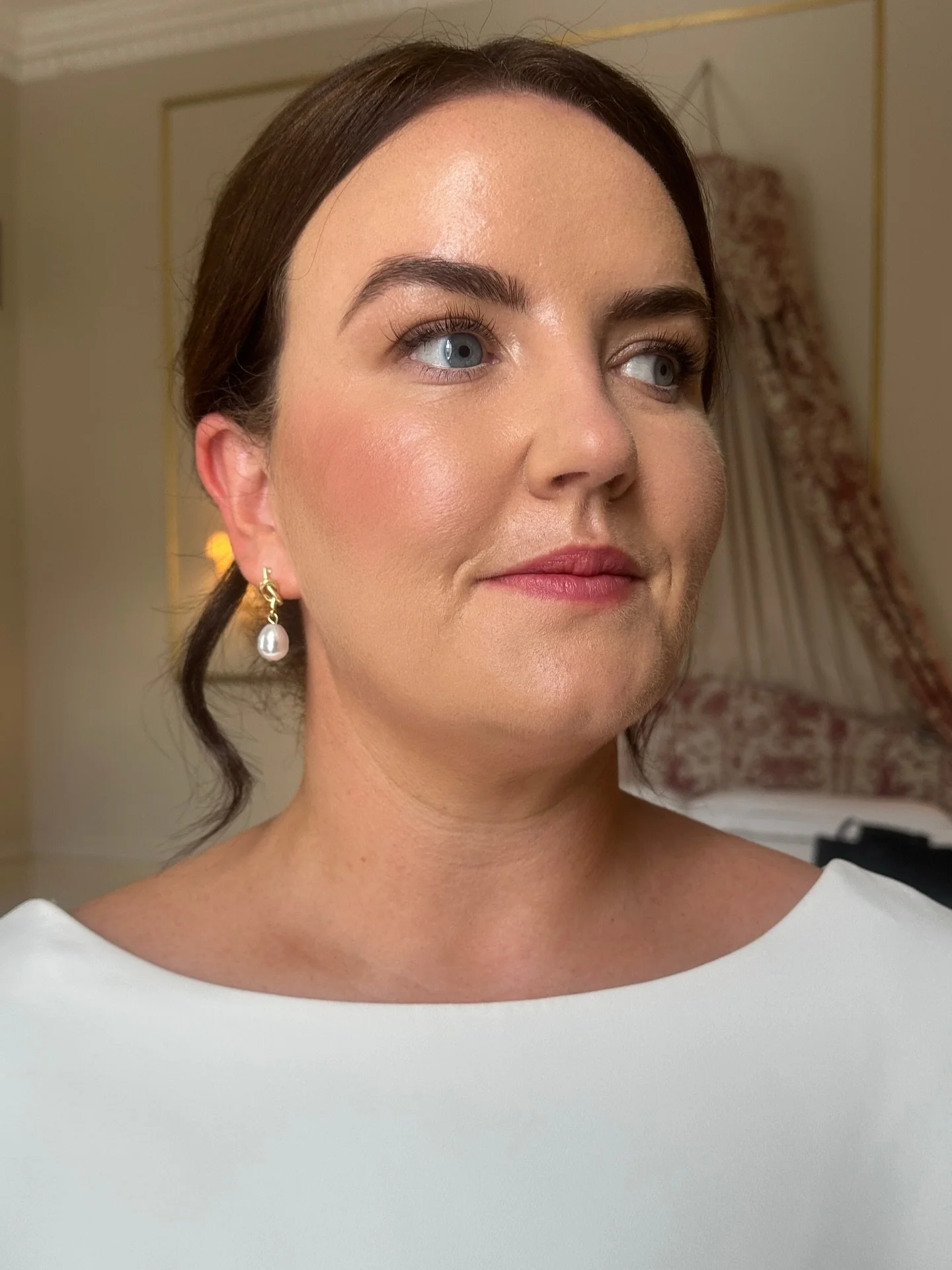 MAKEUP THAT FEELS LIKE THE BEST VERSION OF YOU 

Loved creating this beautiful makeup on gorgeous Emma. A beautiful soft focus elevated makeup that felt true to Emma. 

Emma wanted to look like her best self. Keeping everything seamless and soft focu