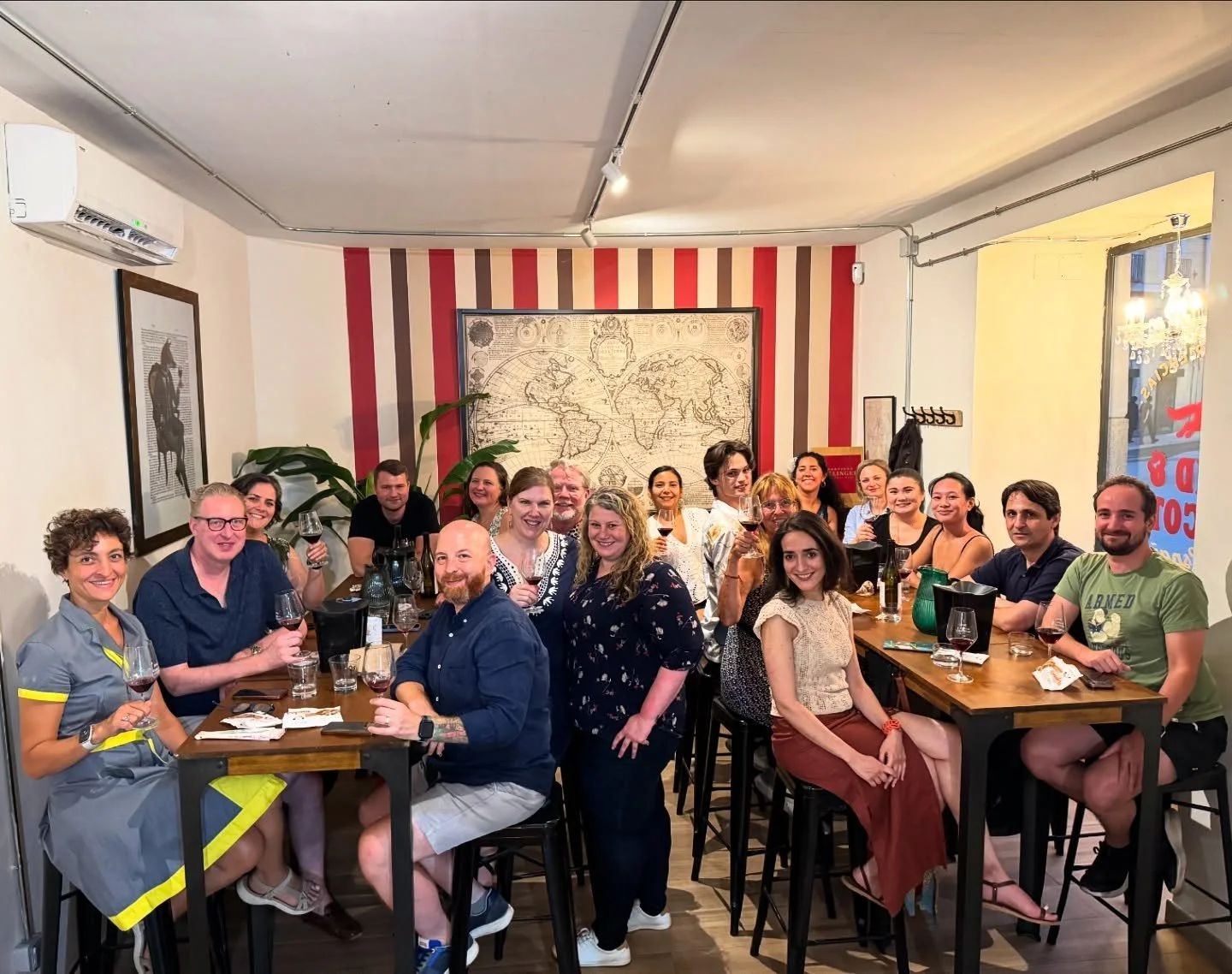 A wonderful full house last night as we tried weird grapes you&rsquo;ve never heard of: Garrido Fino, Verdoncho, Trepat, Carrasquin and more. See you in August! // Una cata maravillosa llena anoche mientras prob&aacute;bamos uvas raras que probableme