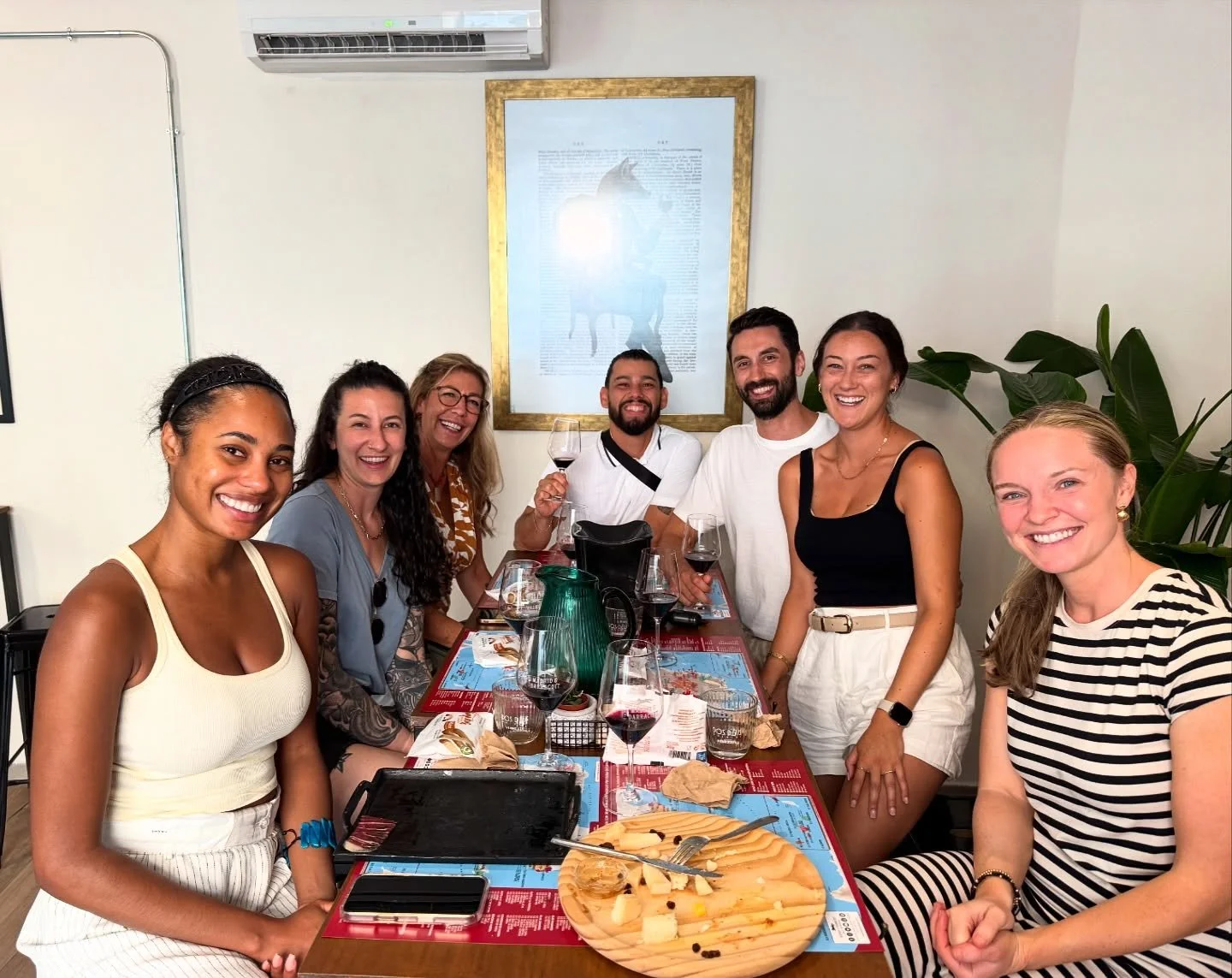 Just a friendly reminder that we are still open and operational during the month of August. Tastings, wines by the glass and the sale of bottles. All the same, just we open at 16:30. So you have no excuse not to visit! // Solo un recordatorio amistos