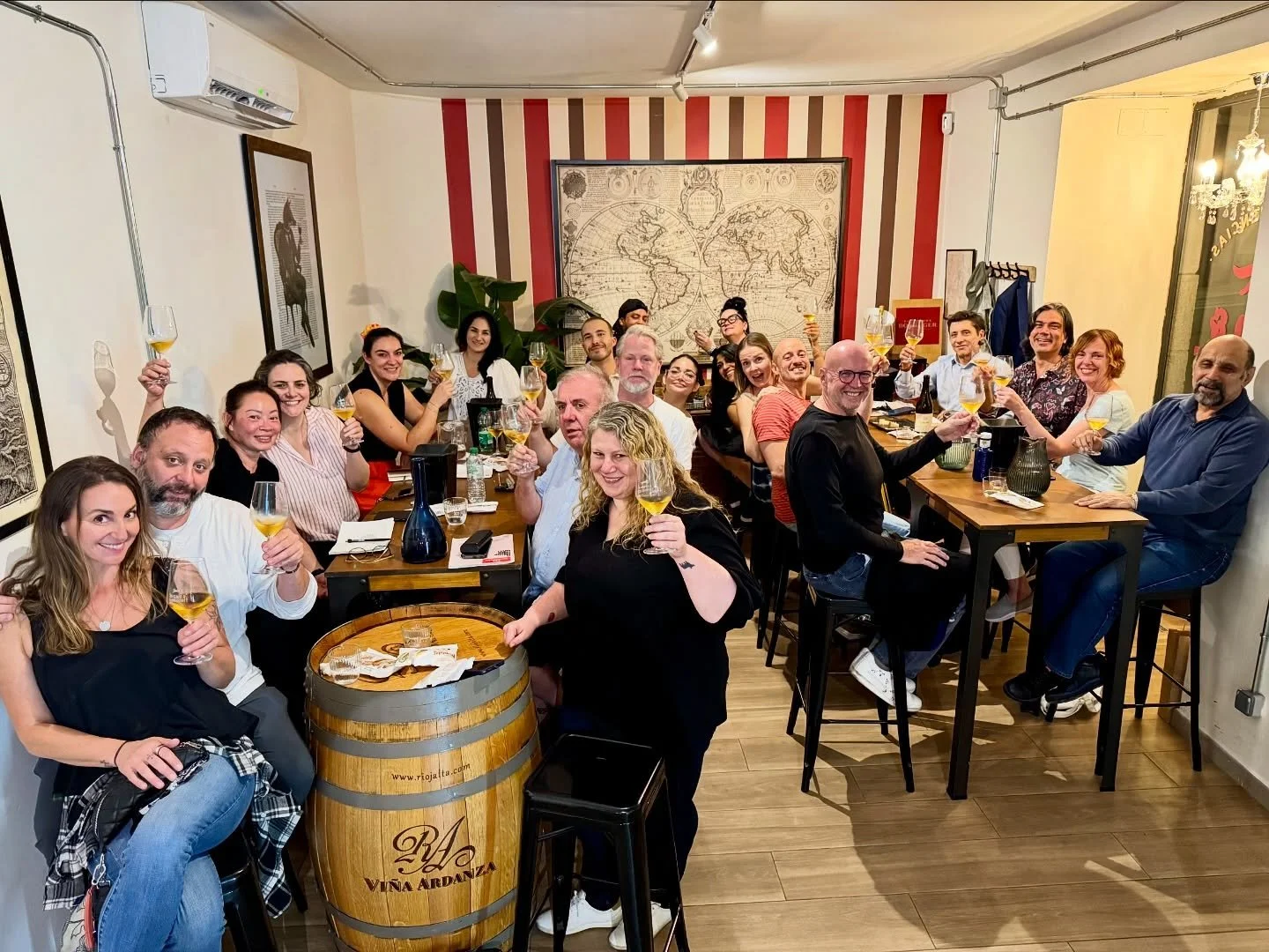 A wonderful Inside the Bottle tasting celebrating and learning about the wonderful world of Orange Wines; one of the most ancient styles of wine! // Una cata Inside the Bottle magn&iacute;fica celebrando y aprendiendo del mundo fascinante de los vino
