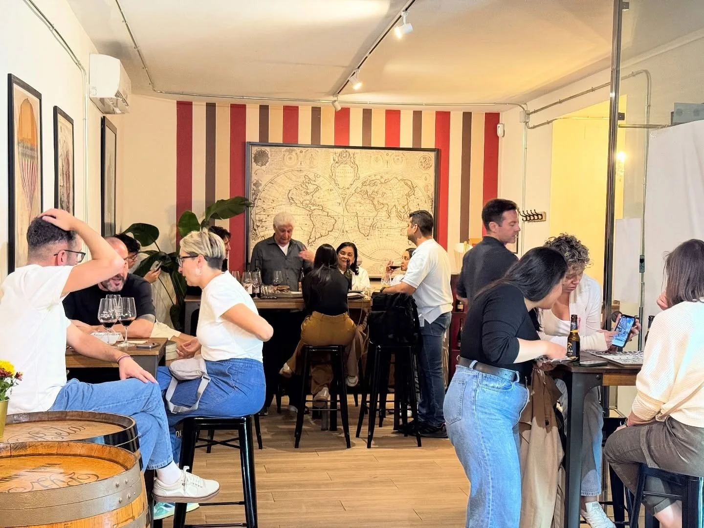 A successful launch of Tapapiés yesterday with people coming in to enjoy our Guiri Cartagenero! See you tonight! @en_lavapies @cervezaelaguila // Un lanzamiento exitoso de Tapapiés ayer, con gente viniendo a disfrutar de nuestro Guiri C