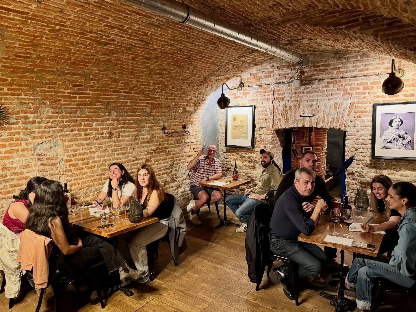 Another month, another wonderful pub quiz! Don’t forget to check the ‘events’ page on our website for information on all of our upcoming wine infused tasting, parties and events! // ¡Otro mes, otro maravilloso pub quiz! No olv