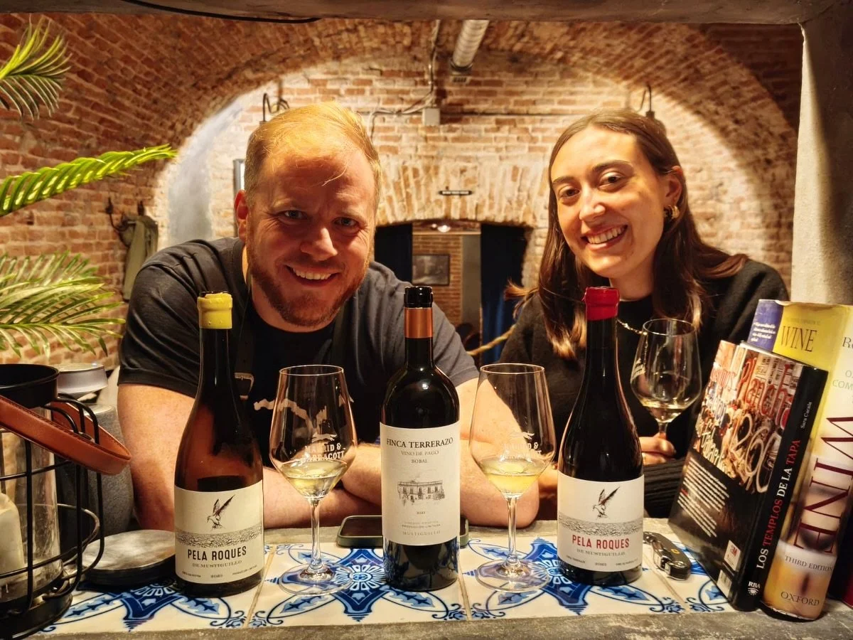 A wonderful tasting last night full of laughter and learning with the amazing @olgaasarrionn and the incredible wines of @bodegamustiguillo A family run project from Utiel honoring local varieties and producing absolute gems. Gracias! // Una cata mar