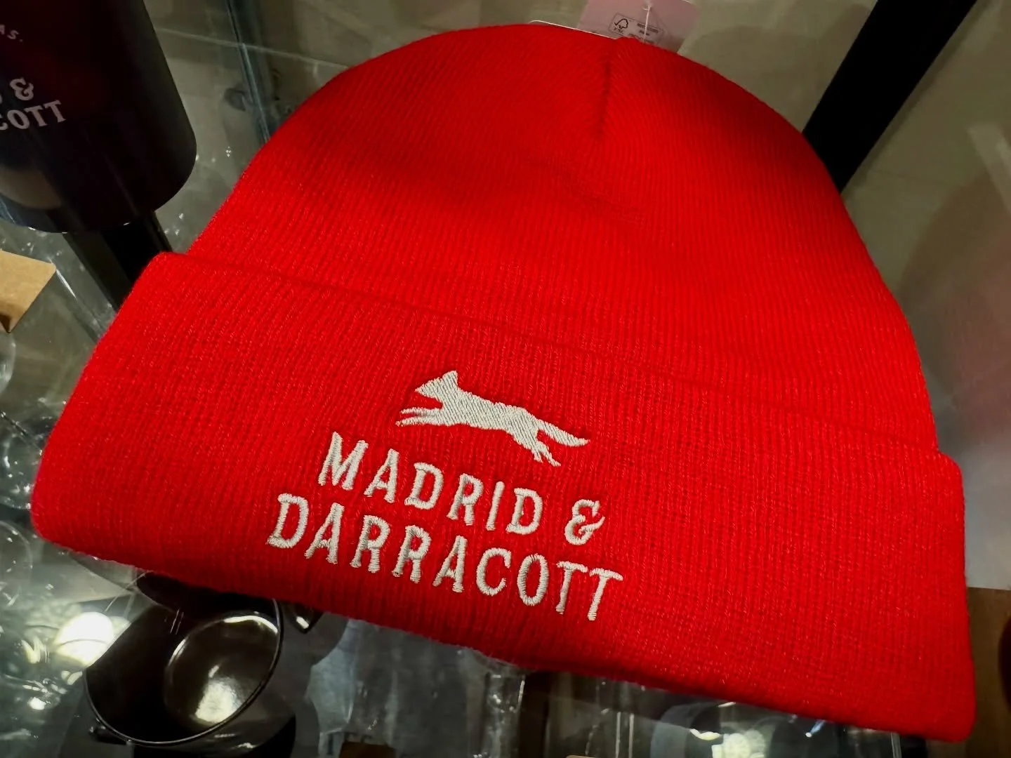 You want merch? You get merch! We have t-shirts, woolly hats, water (or wine) bottles, mugs. And that&rsquo;s just for starters&hellip; // &iquest;Quieres merchandising? &iexcl;Aqu&iacute; lo tienes! Tenemos camisetas, gorros de invierno, botellas de