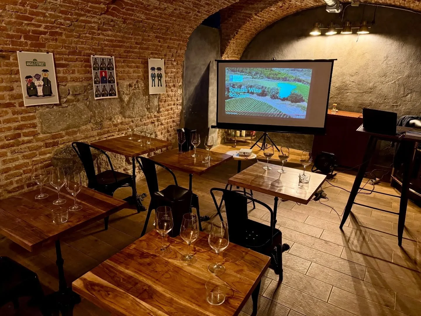 How did we celebrate Easter? By starting our Spring edition of the Spanish Wine Scholar course. More eager wine lovers are now on their way to becoming Spanish wine experts! // &iquest;C&oacute;mo celebramos la Semana Santa? Comenzando nuestra edici&